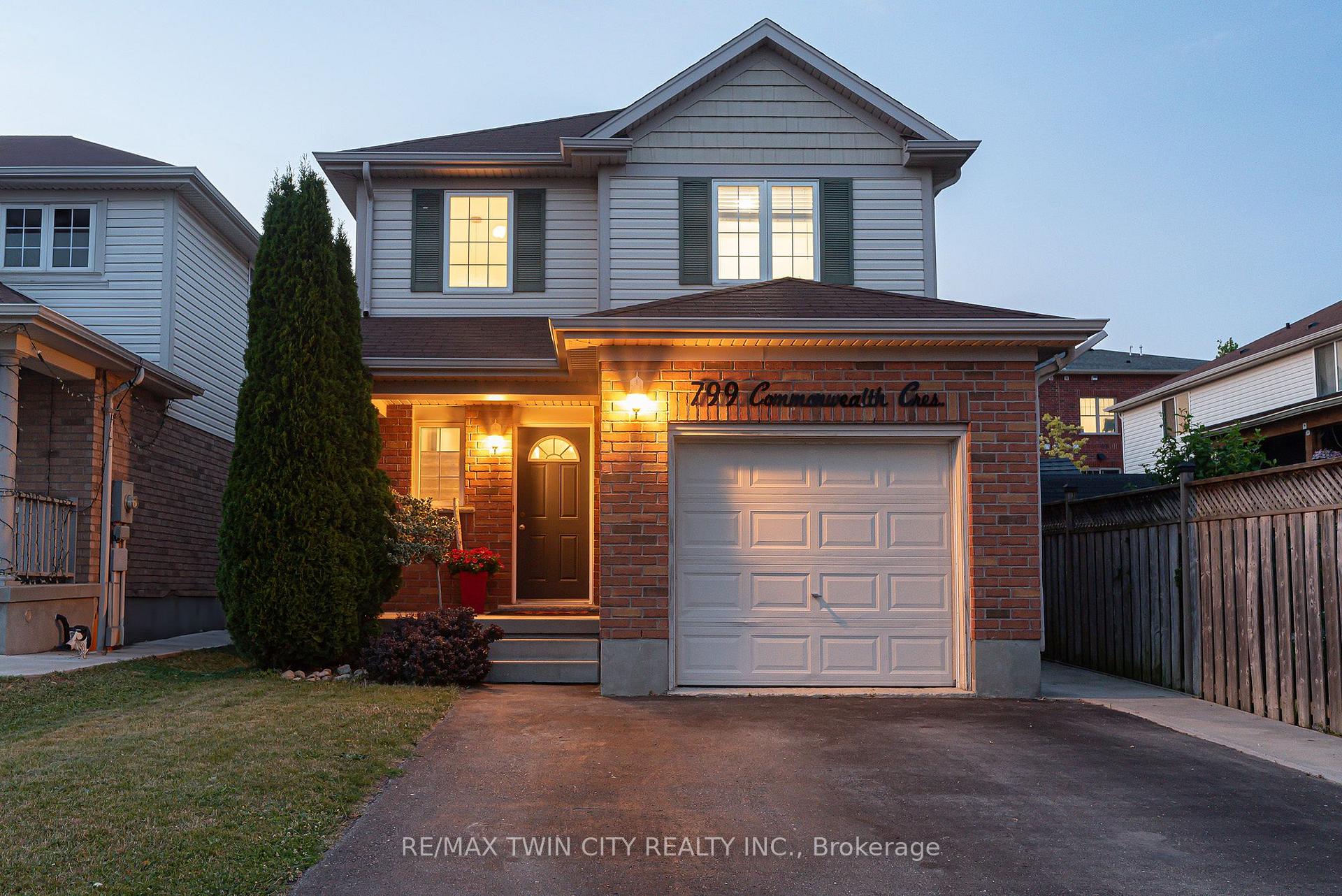 Photo 3 of 799 Commonwealth Crescent, Kitchener, Larentian West — HOMEH