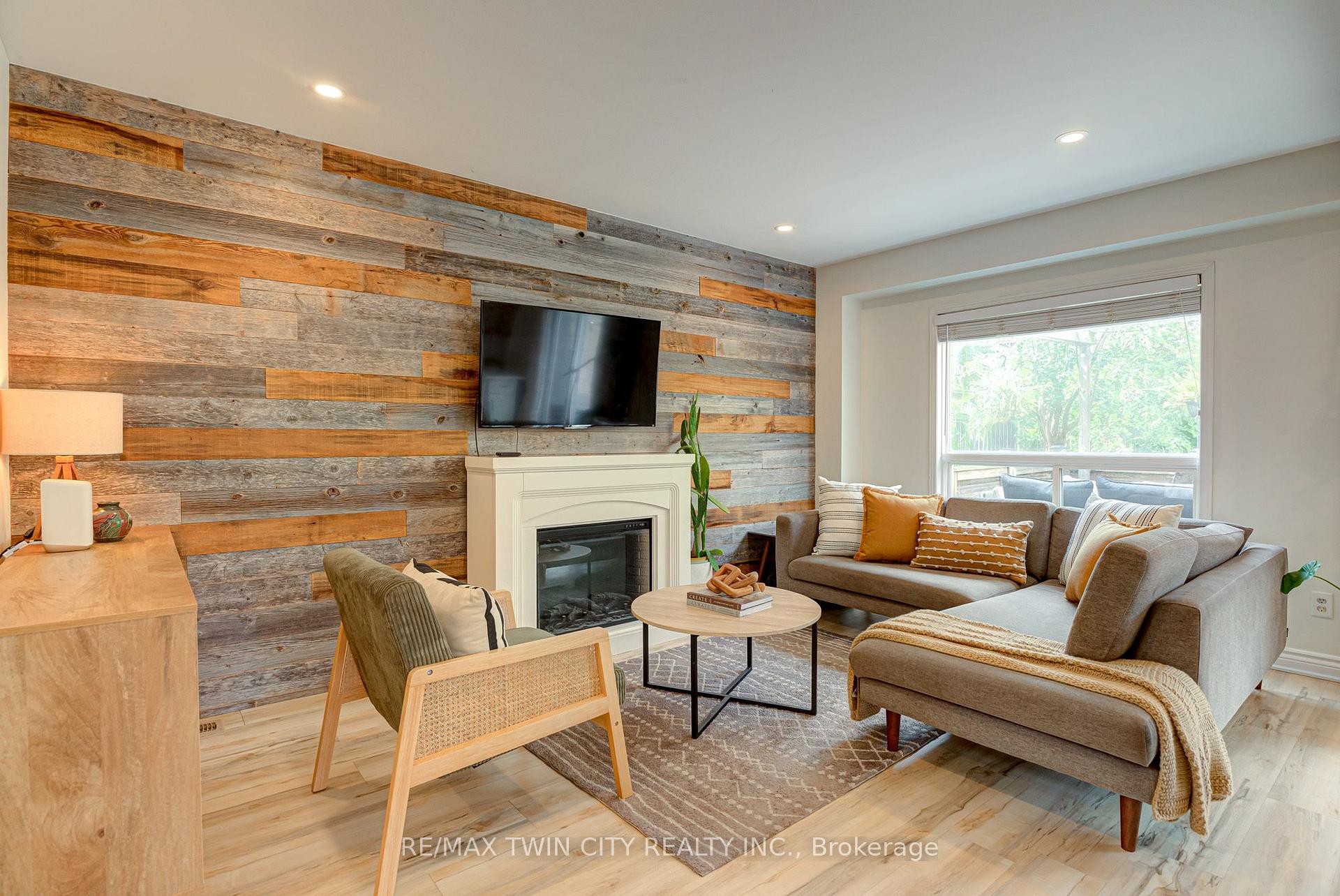 Photo 8 of 799 Commonwealth Crescent, Kitchener, Larentian West — HOMEH