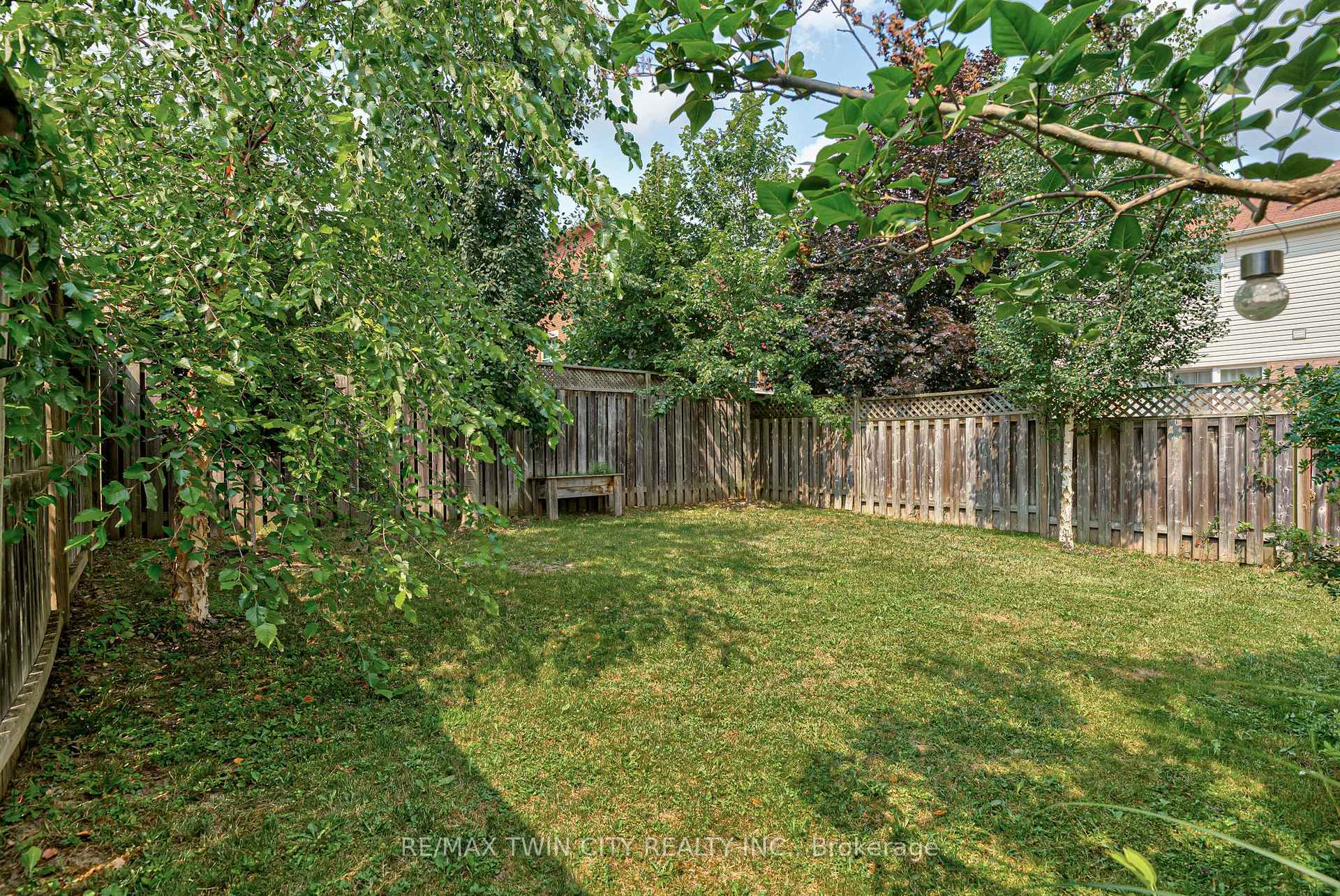 Photo 30 of 799 Commonwealth Crescent, Kitchener, Larentian West — HOMEH