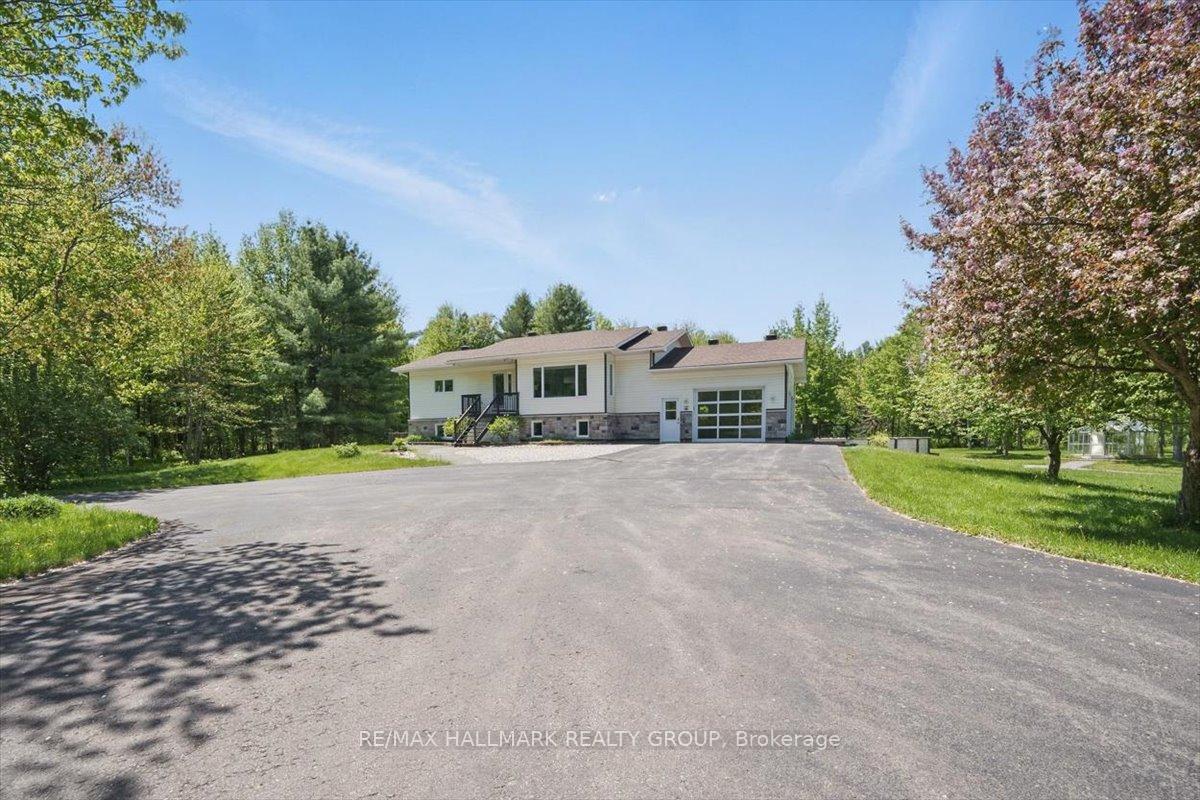 Front of 1720 Des Pins Road