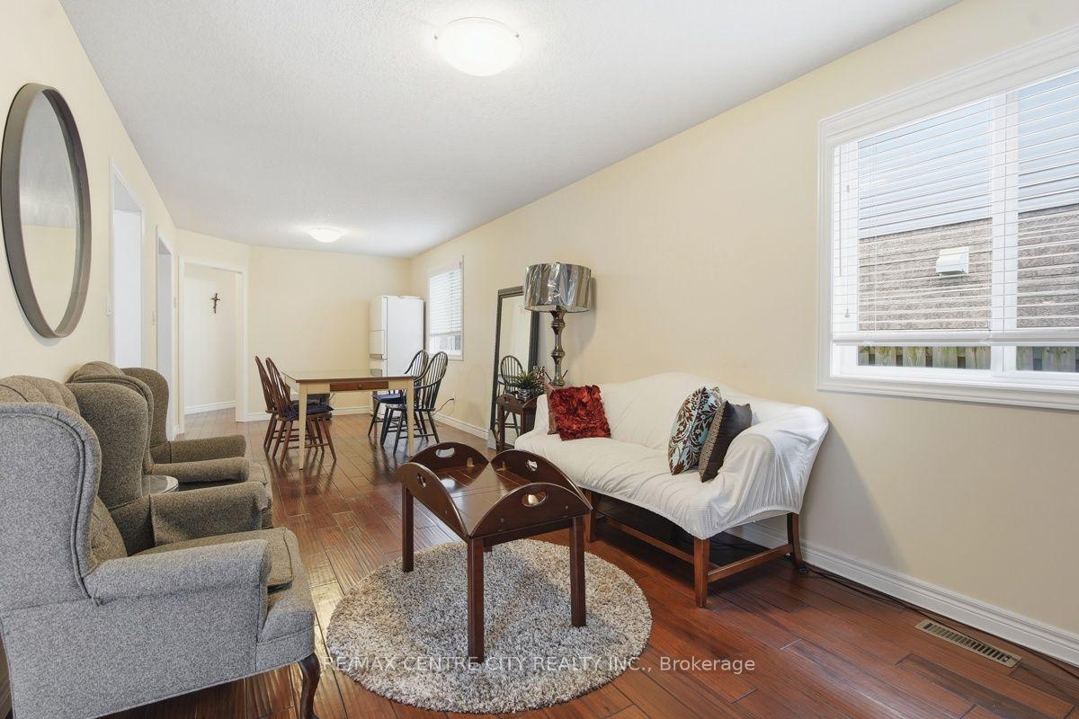 Photo 8 of 1982 Denview Avenue, London, North S — HOMEH