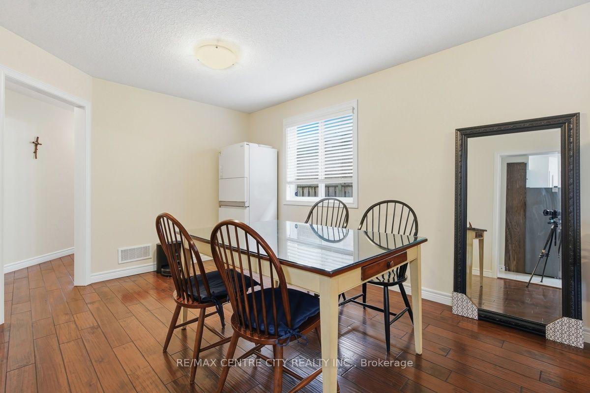 Photo 11 of 1982 Denview Avenue, London, North S — HOMEH