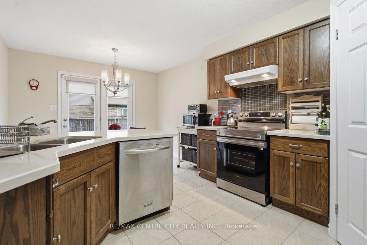 Photo 14 of 1982 Denview Avenue, London, North S — HOMEH
