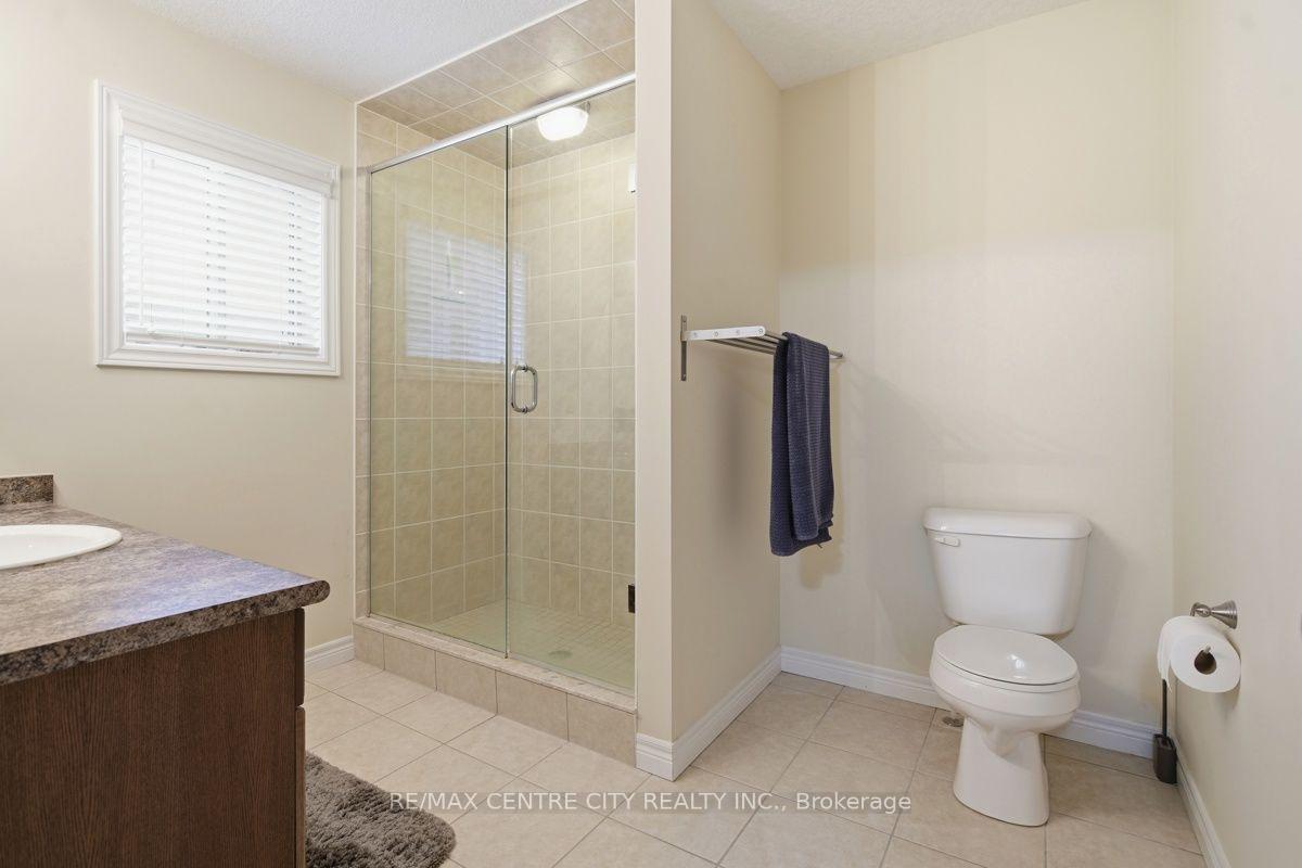Photo 24 of 1982 Denview Avenue, London, North S — HOMEH