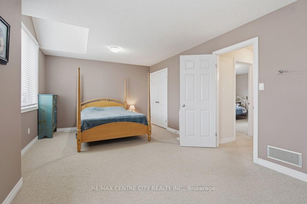 Photo 32 of 1982 Denview Avenue, London, North S — HOMEH