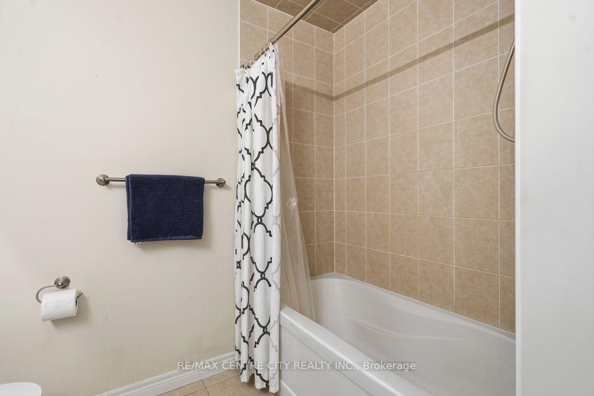 Photo 35 of 1982 Denview Avenue, London, North S — HOMEH