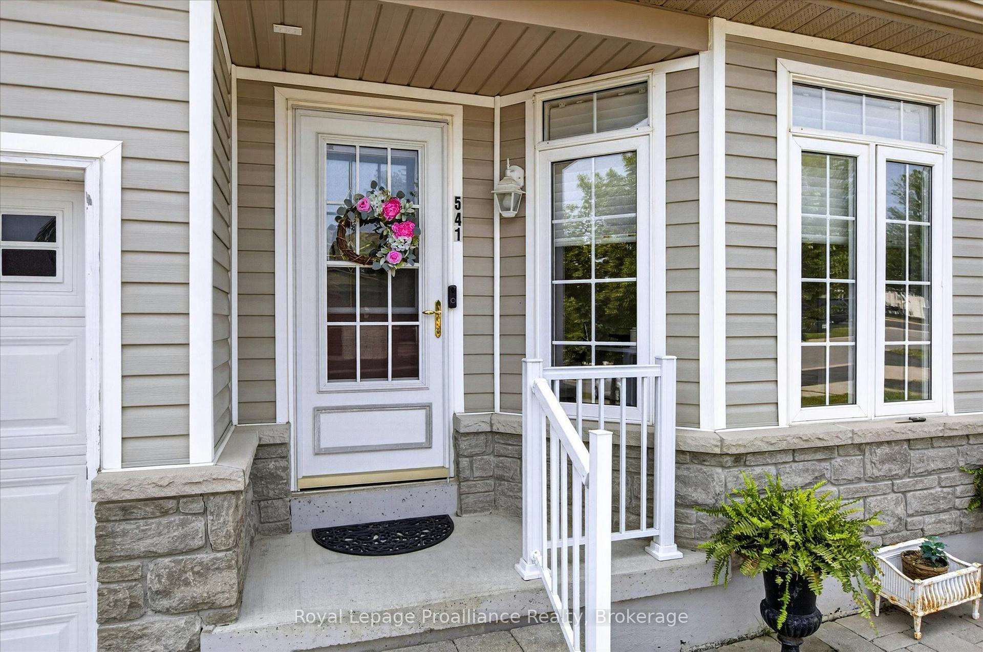 Photo 4 of 541 Garbutt Terrace, Peterborough, Northcrest Ward 5 — HOMEH