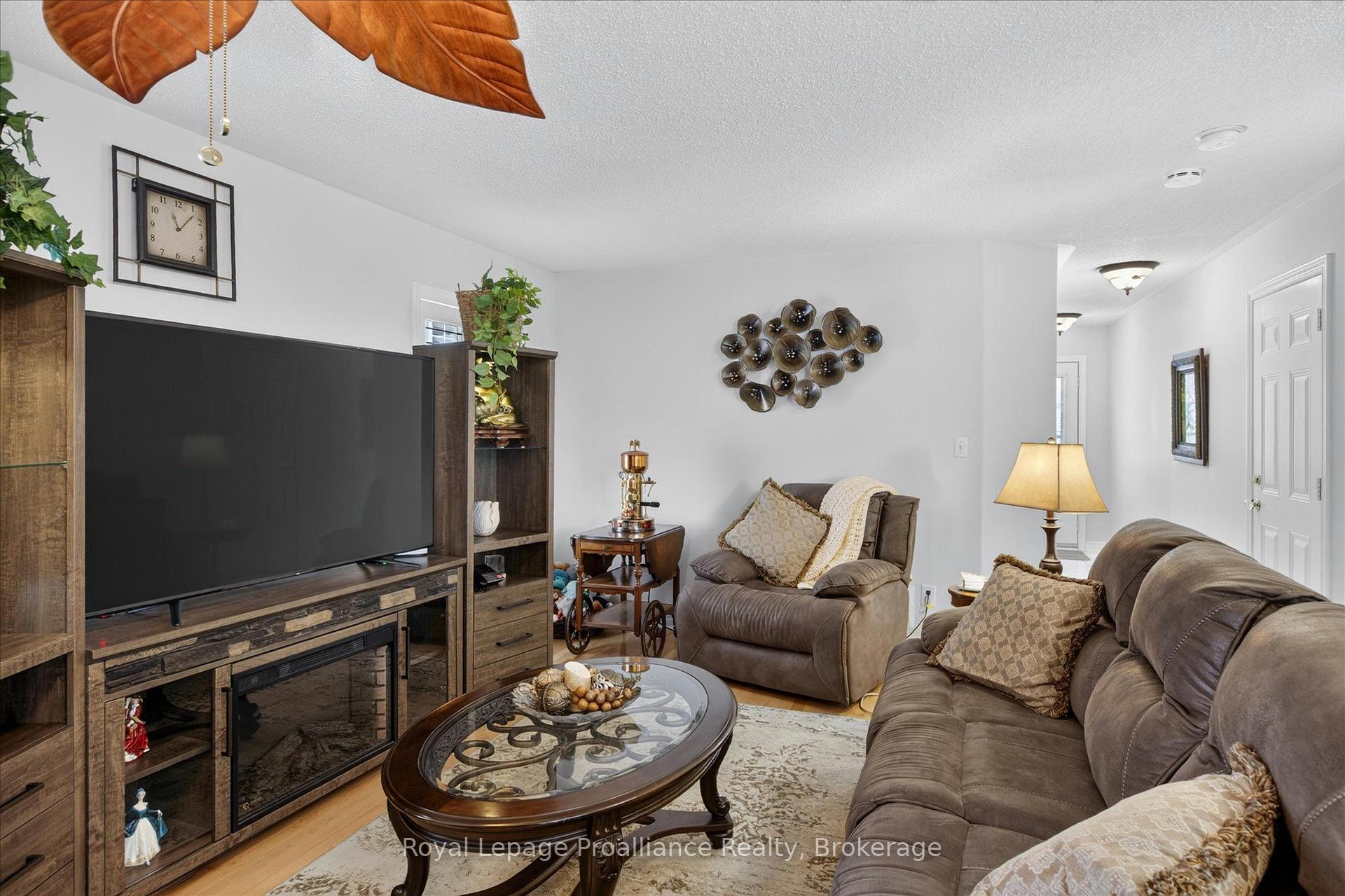 Photo 11 of 541 Garbutt Terrace, Peterborough, Northcrest Ward 5 — HOMEH