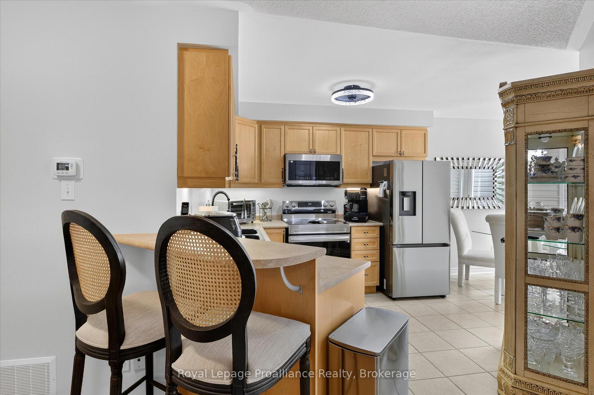 Photo 13 of 541 Garbutt Terrace, Peterborough, Northcrest Ward 5 — HOMEH