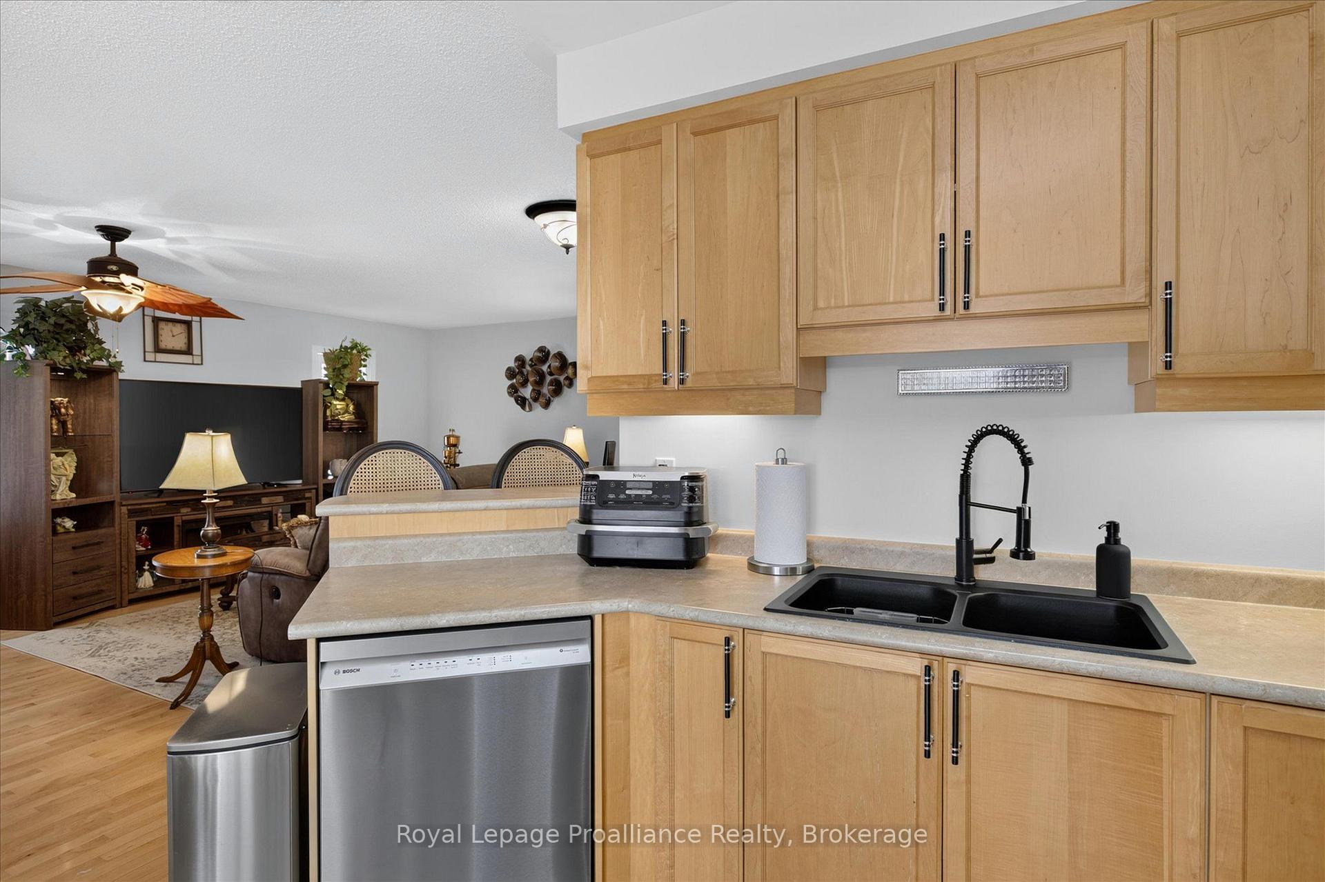 Photo 16 of 541 Garbutt Terrace, Peterborough, Northcrest Ward 5 — HOMEH