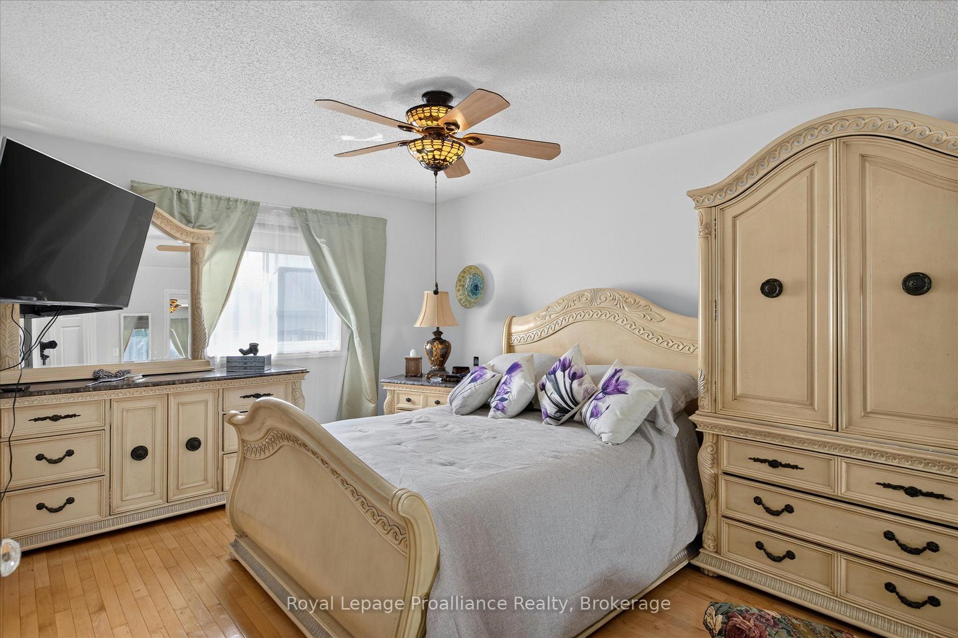 Photo 20 of 541 Garbutt Terrace, Peterborough, Northcrest Ward 5 — HOMEH