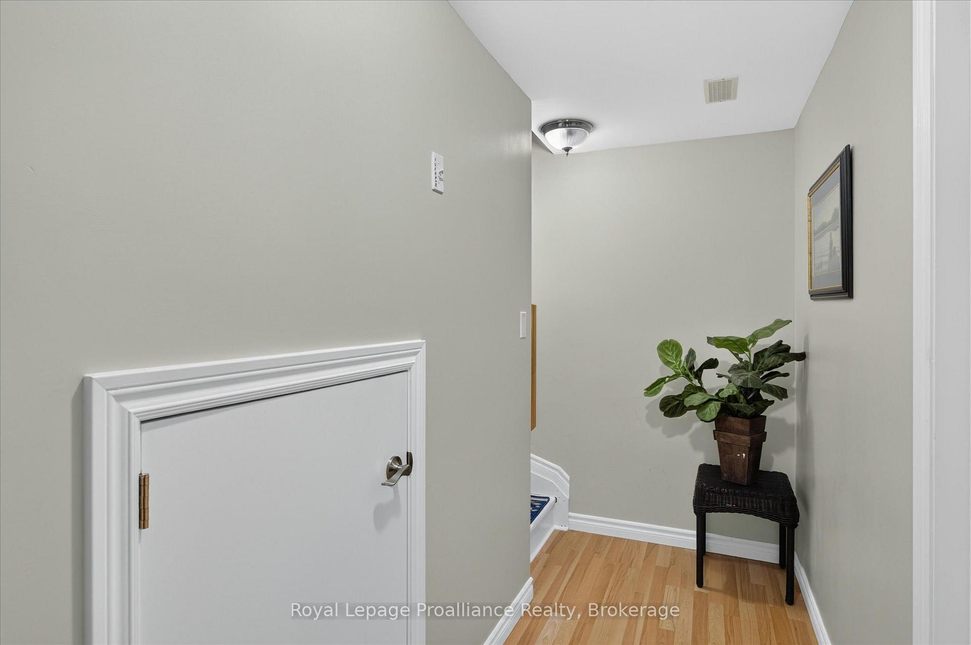 Photo 26 of 541 Garbutt Terrace, Peterborough, Northcrest Ward 5 — HOMEH