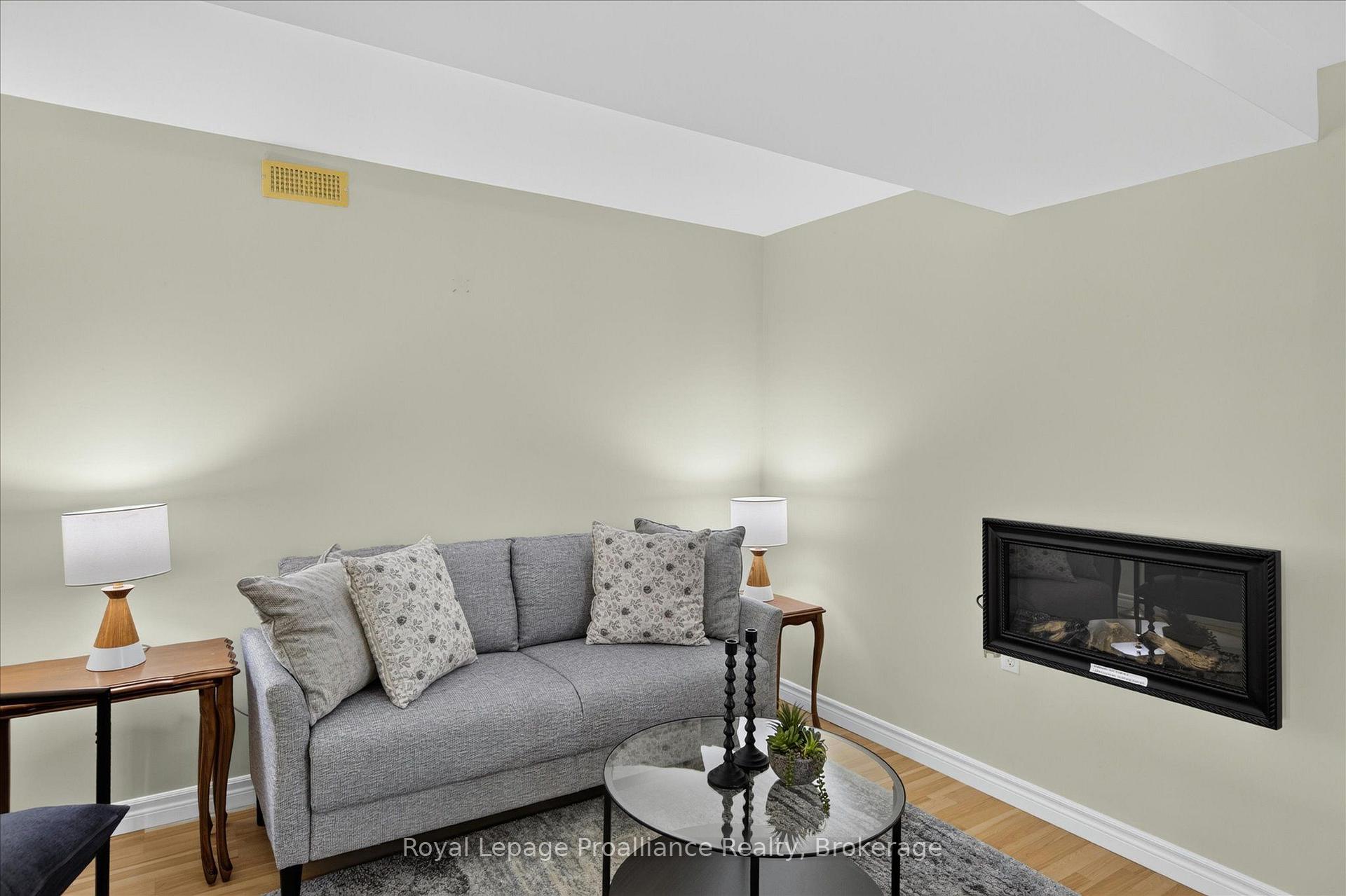 Photo 28 of 541 Garbutt Terrace, Peterborough, Northcrest Ward 5 — HOMEH