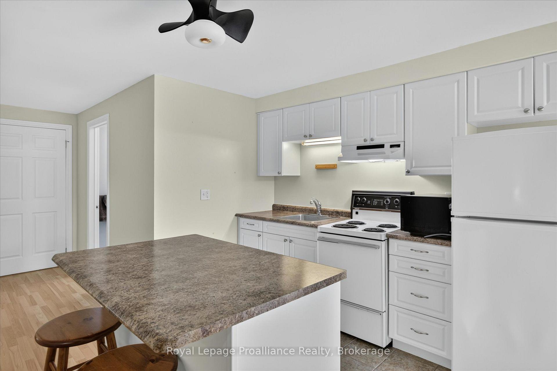 Photo 32 of 541 Garbutt Terrace, Peterborough, Northcrest Ward 5 — HOMEH