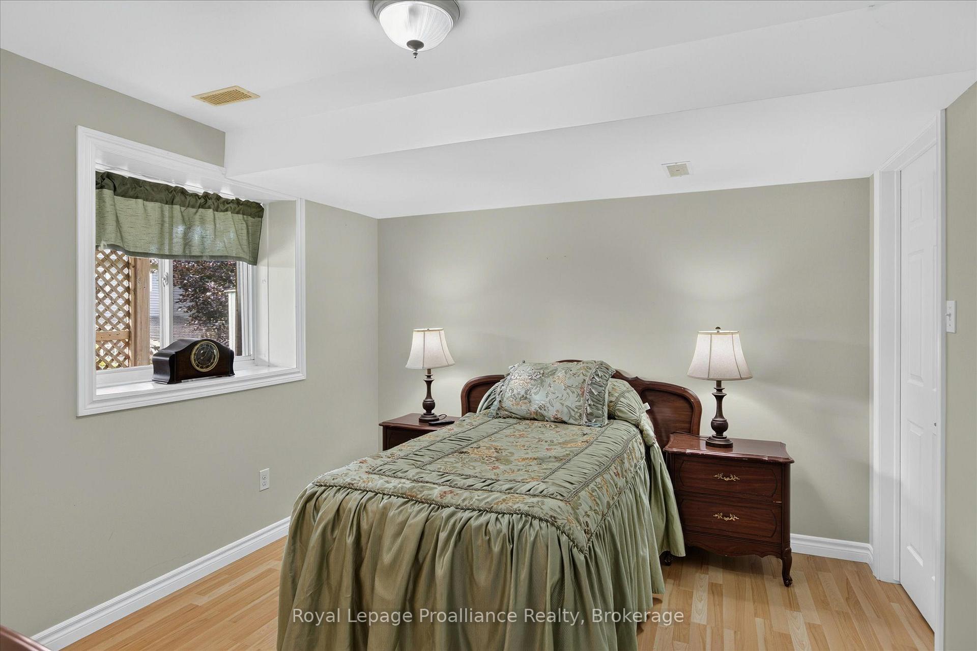 Photo 33 of 541 Garbutt Terrace, Peterborough, Northcrest Ward 5 — HOMEH