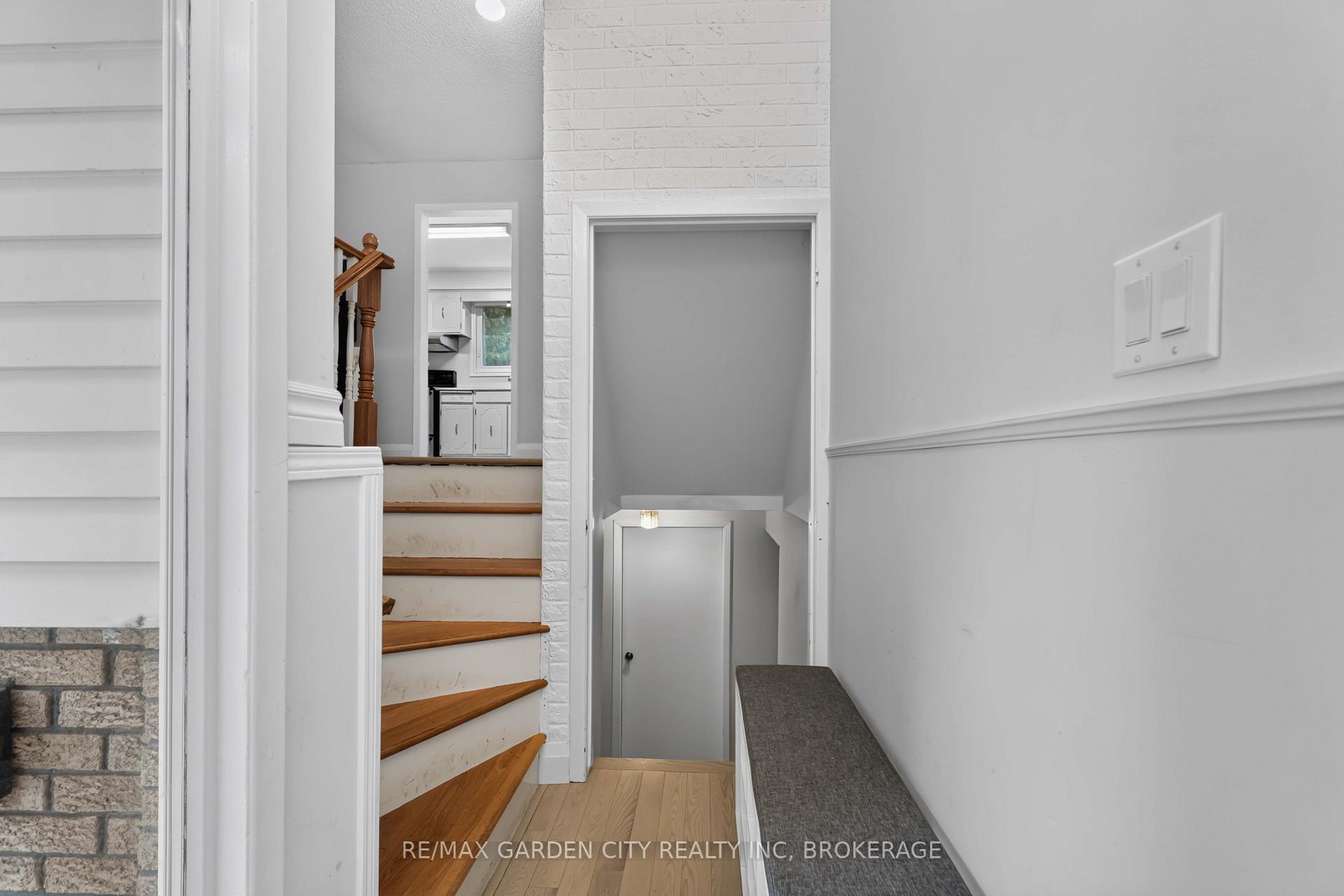 Photo 4 of 3 Fallingbrook Drive, Pelham, Fonthill — HOMEH