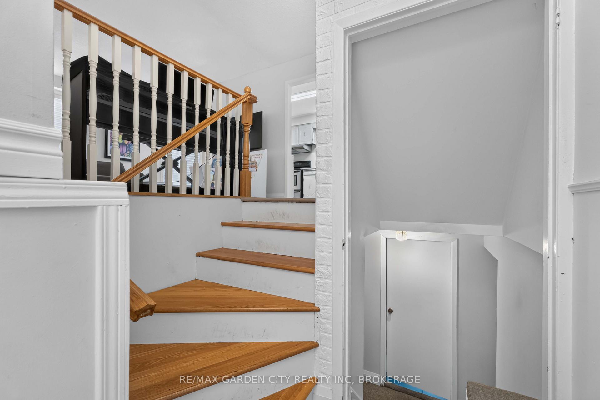 Photo 5 of 3 Fallingbrook Drive, Pelham, Fonthill — HOMEH