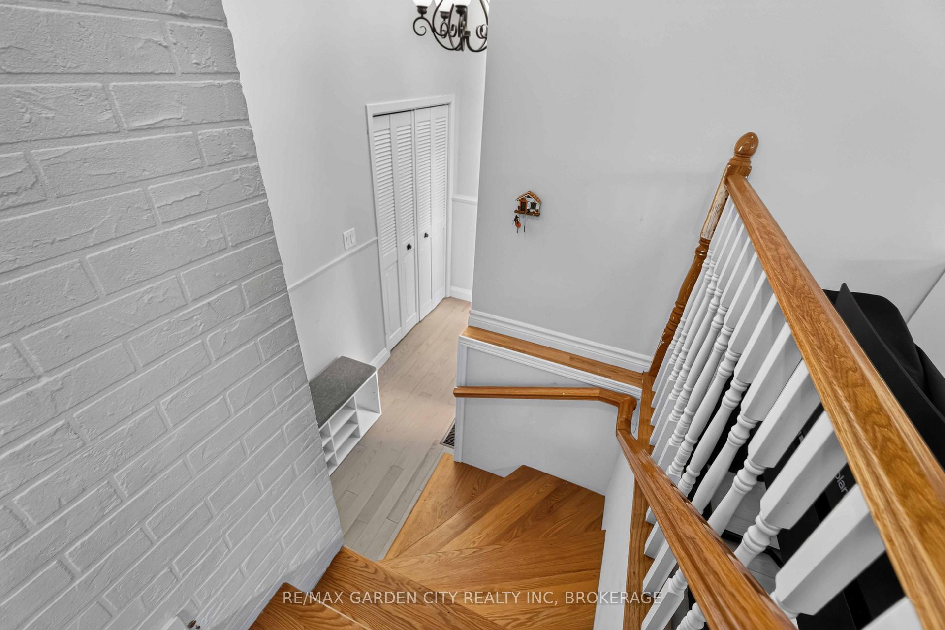 Photo 6 of 3 Fallingbrook Drive, Pelham, Fonthill — HOMEH