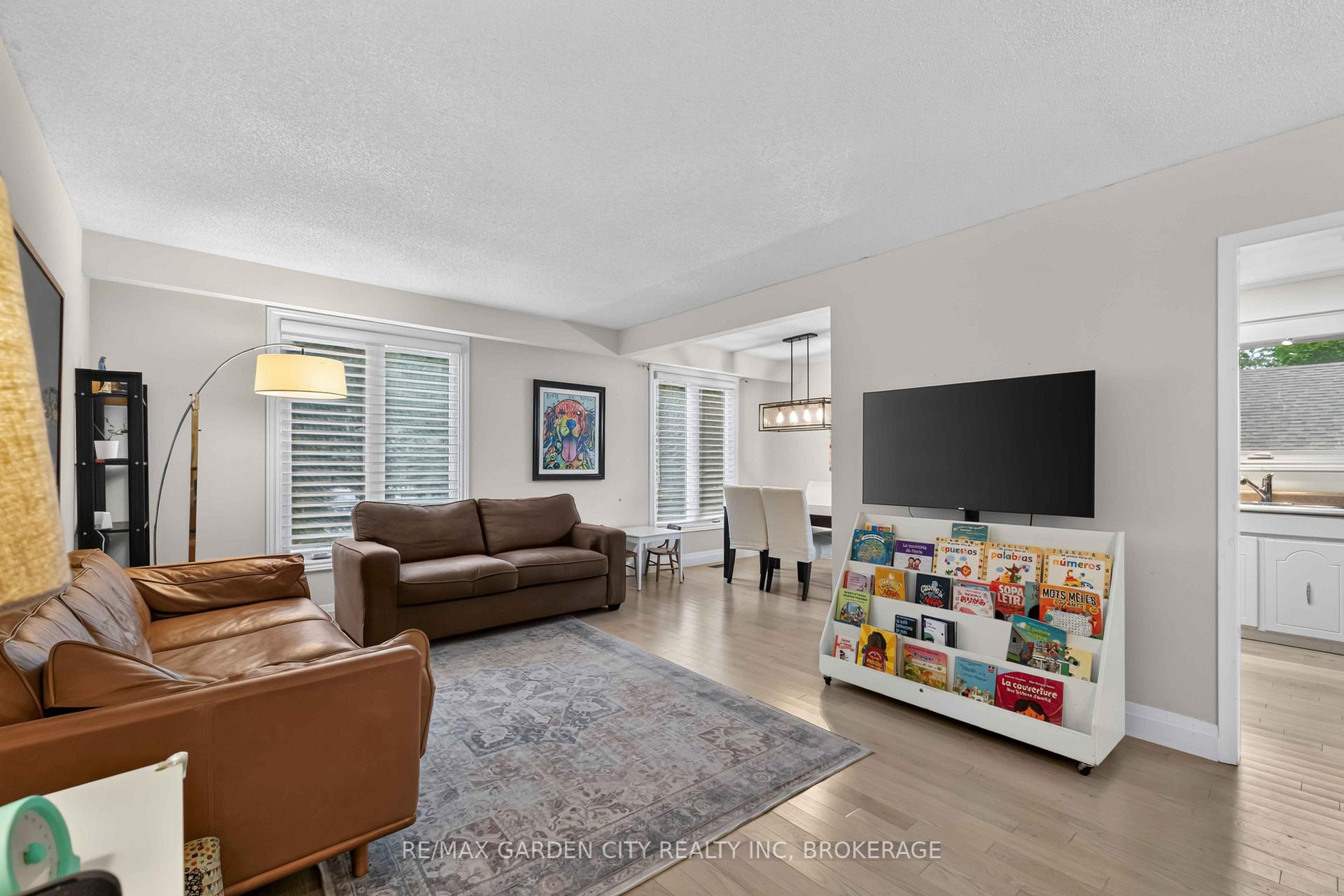 Photo 7 of 3 Fallingbrook Drive, Pelham, Fonthill — HOMEH