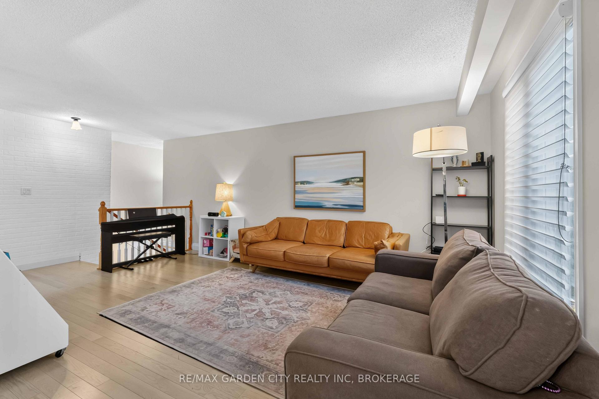 Photo 10 of 3 Fallingbrook Drive, Pelham, Fonthill — HOMEH
