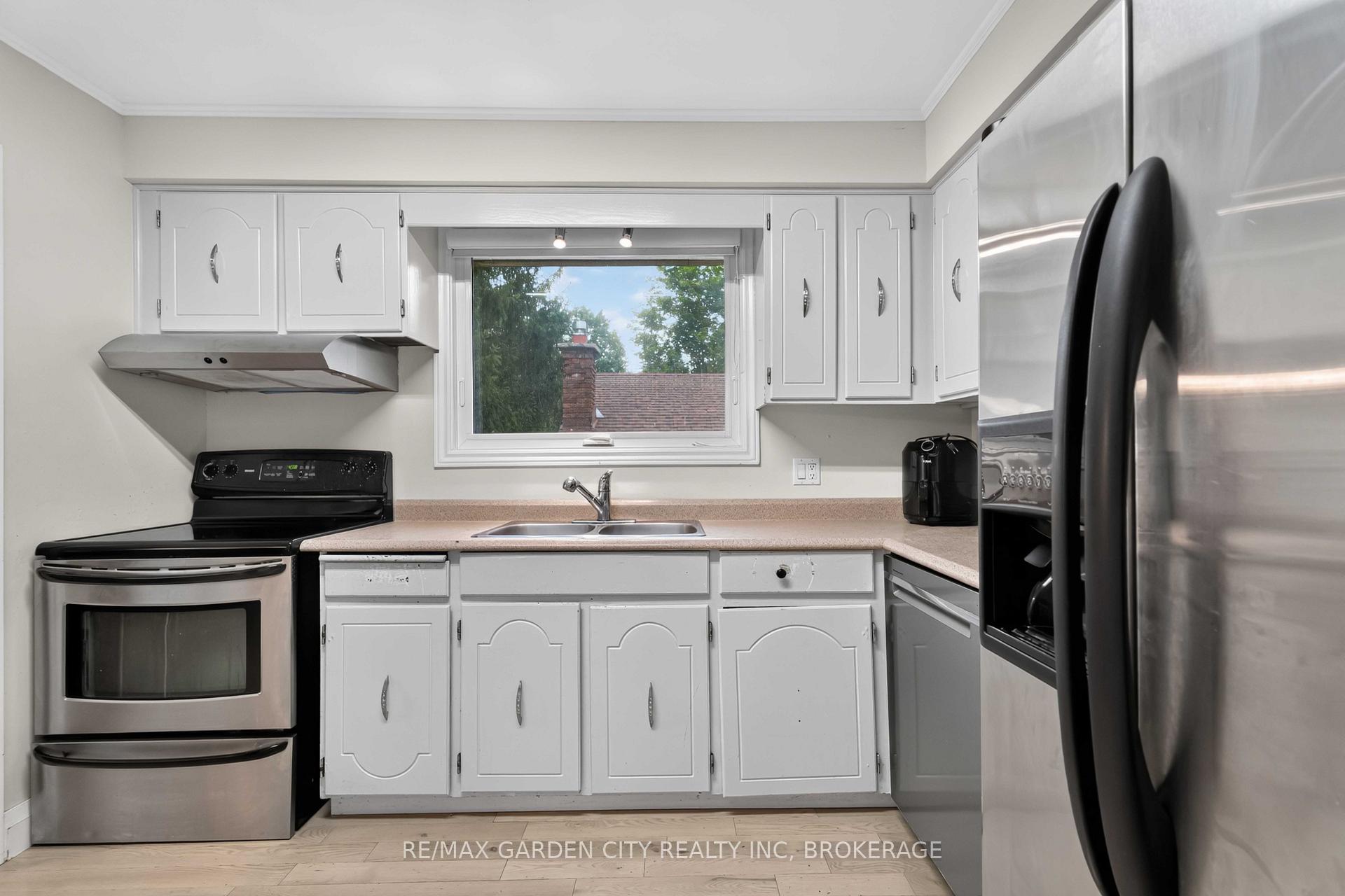 Photo 11 of 3 Fallingbrook Drive, Pelham, Fonthill — HOMEH