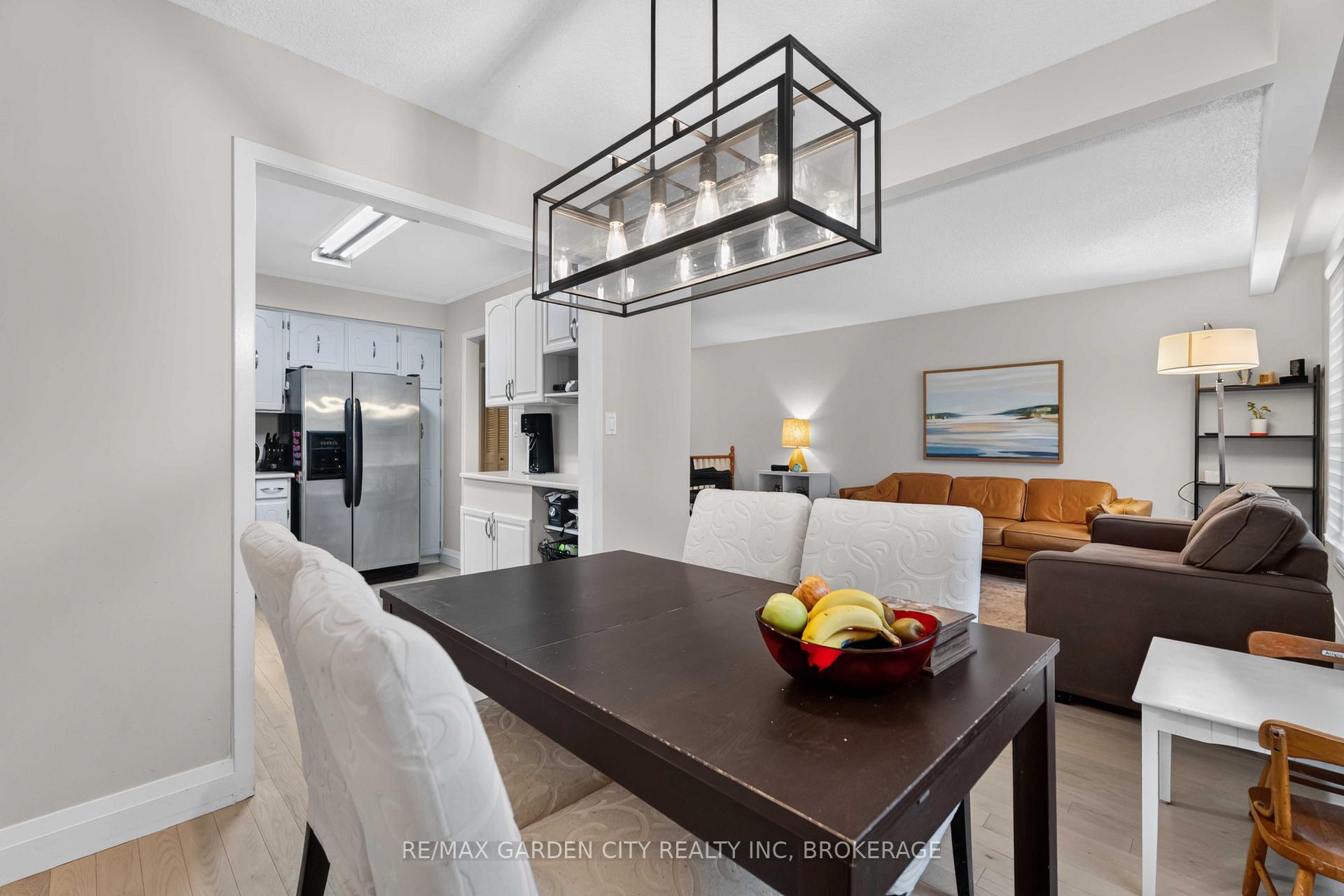 Photo 13 of 3 Fallingbrook Drive, Pelham, Fonthill — HOMEH