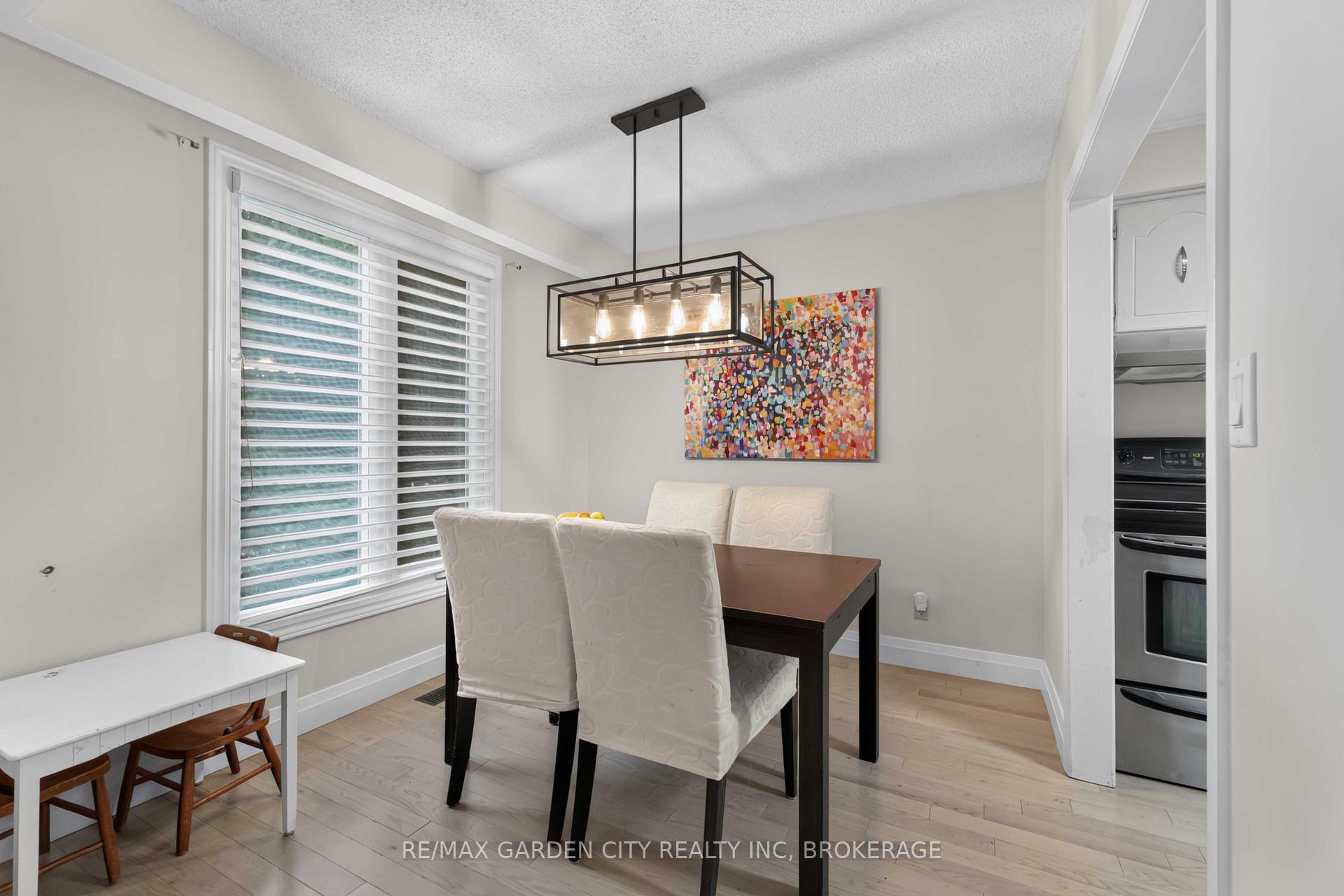 Photo 14 of 3 Fallingbrook Drive, Pelham, Fonthill — HOMEH