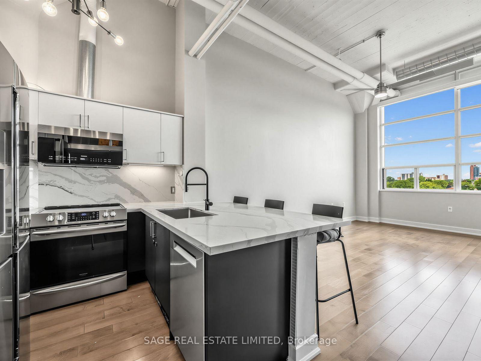Front of Unit 424, 1001 Roselawn Avenue