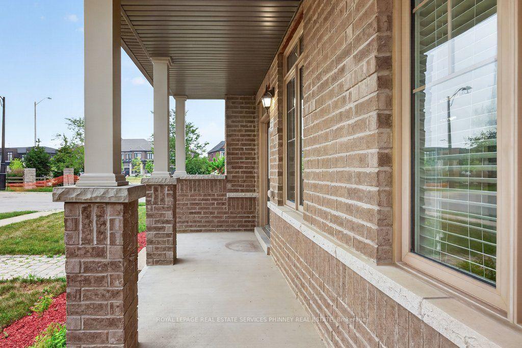 Photo 4 of 222 Moody Drive, Vaughan, Kleinburg — HOMEH