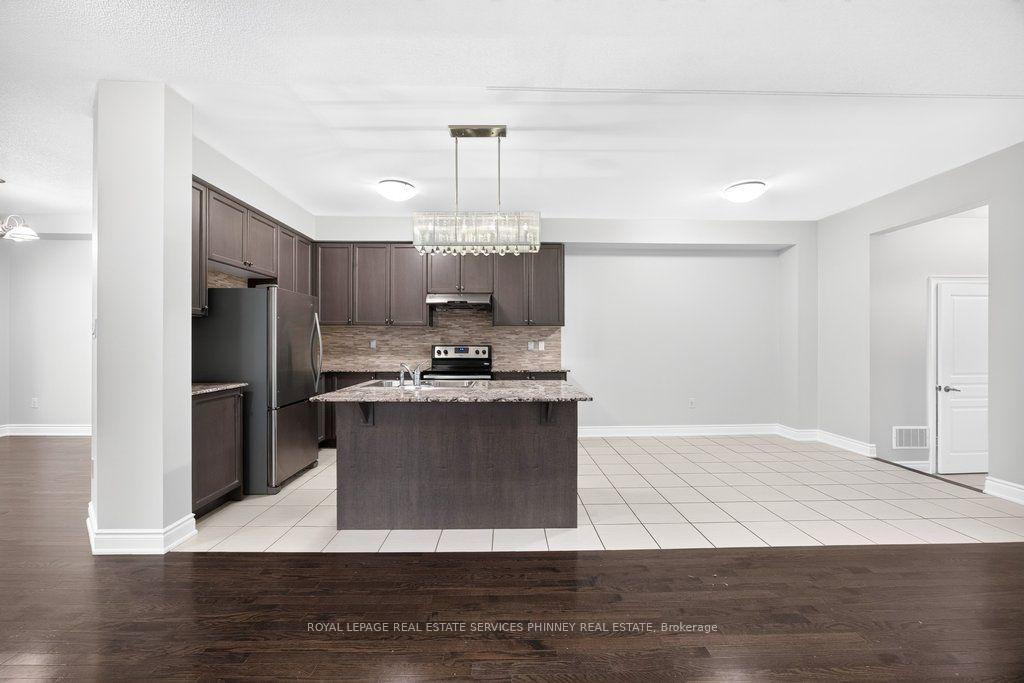 Photo 8 of 222 Moody Drive, Vaughan, Kleinburg — HOMEH