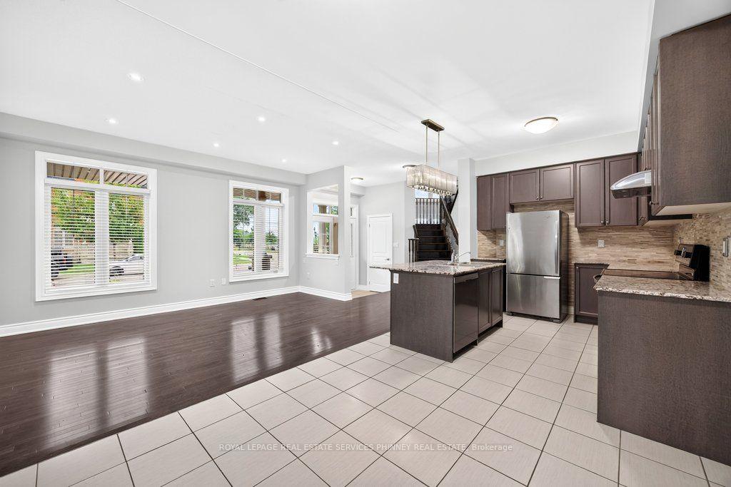 Photo 11 of 222 Moody Drive, Vaughan, Kleinburg — HOMEH