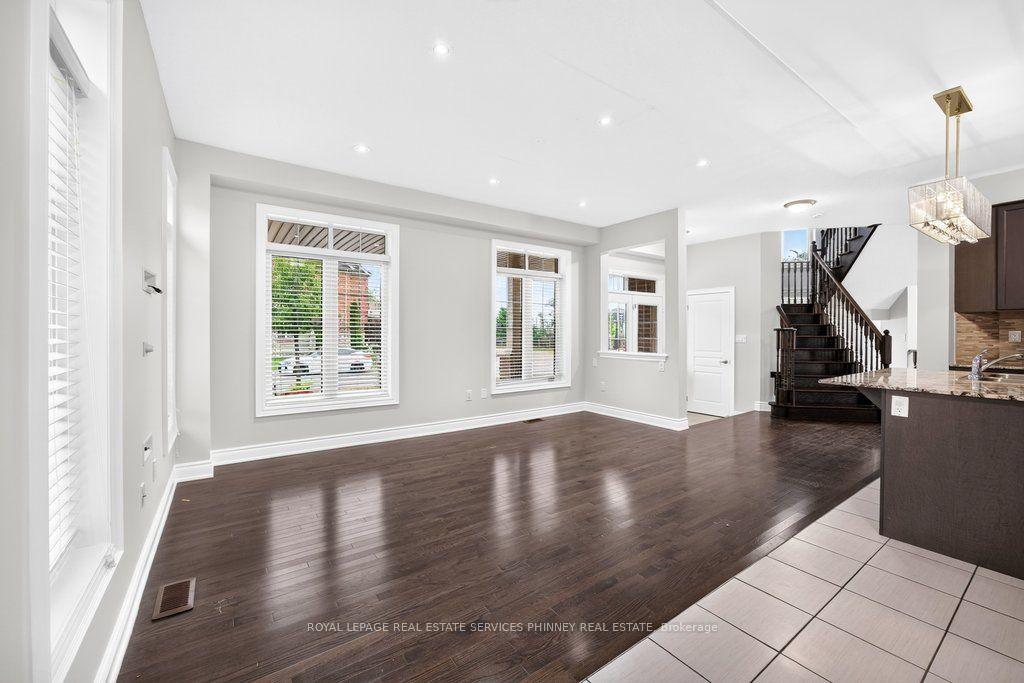 Photo 12 of 222 Moody Drive, Vaughan, Kleinburg — HOMEH