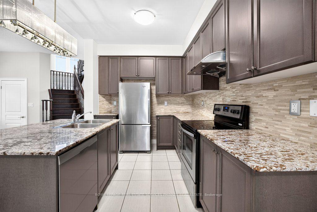 Photo 13 of 222 Moody Drive, Vaughan, Kleinburg — HOMEH