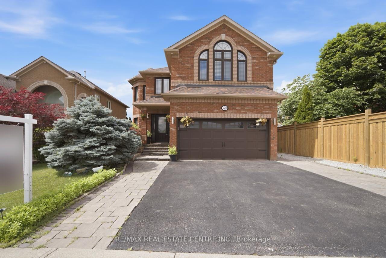 Photo 2 of 49 Miller Drive, Halton Hills, Georgetown — HOMEH