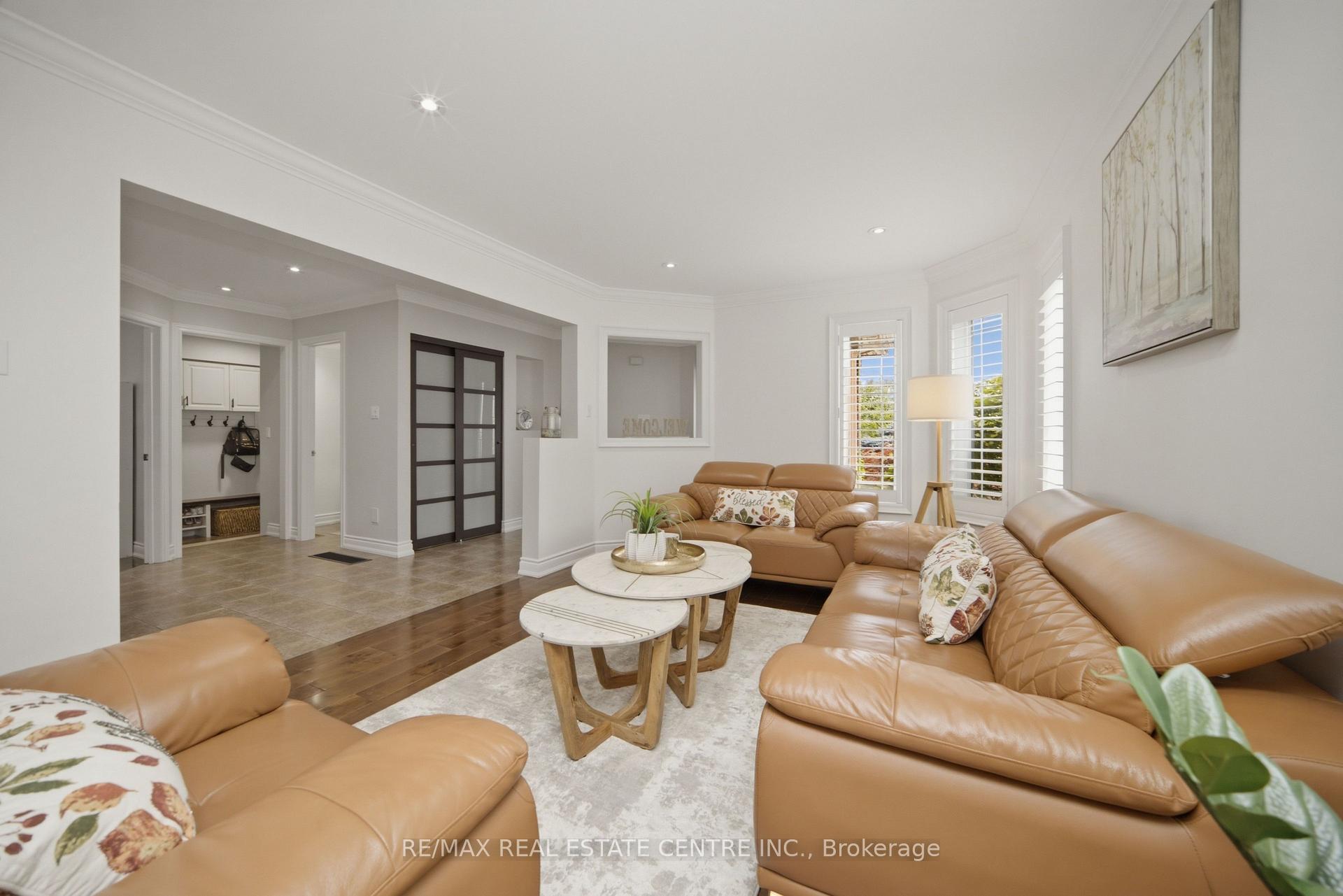 Photo 7 of 49 Miller Drive, Halton Hills, Georgetown — HOMEH