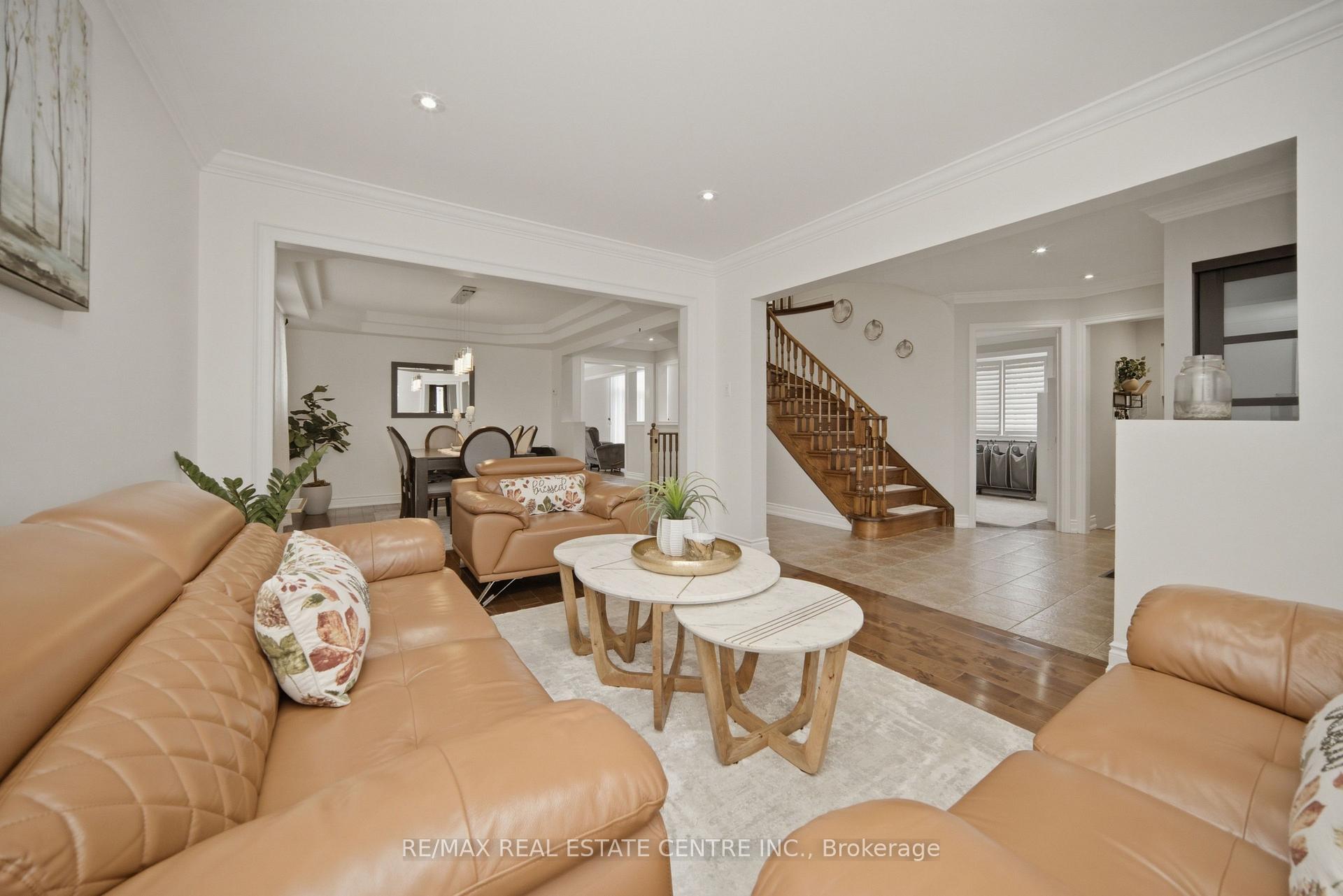 Photo 8 of 49 Miller Drive, Halton Hills, Georgetown — HOMEH