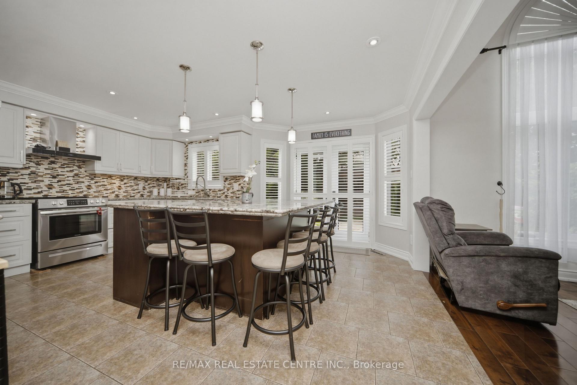 Photo 10 of 49 Miller Drive, Halton Hills, Georgetown — HOMEH