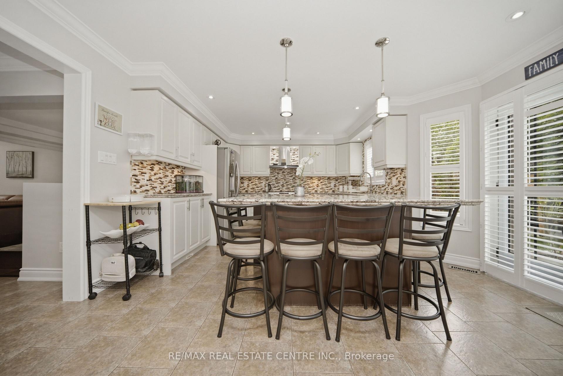 Photo 11 of 49 Miller Drive, Halton Hills, Georgetown — HOMEH