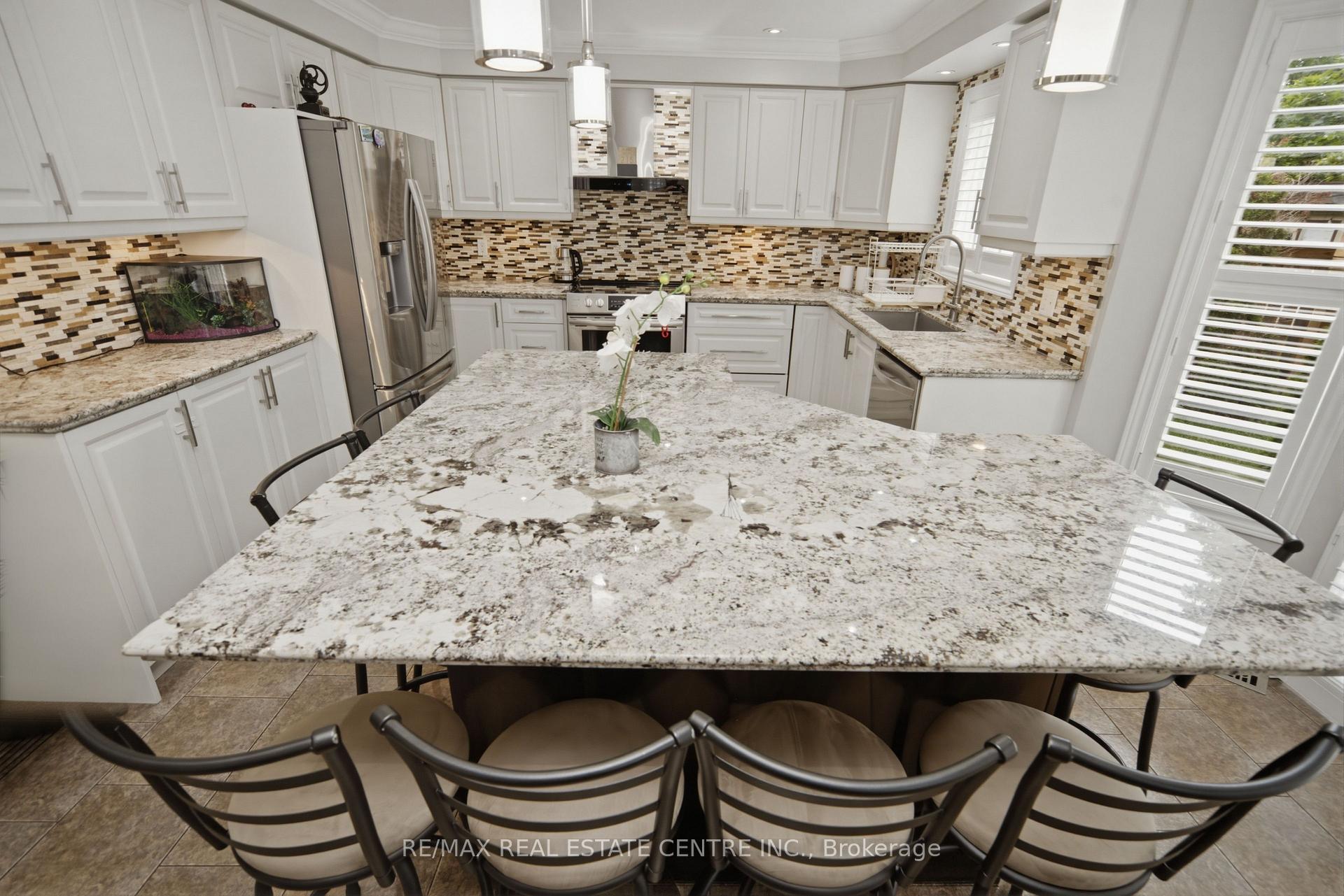 Photo 12 of 49 Miller Drive, Halton Hills, Georgetown — HOMEH