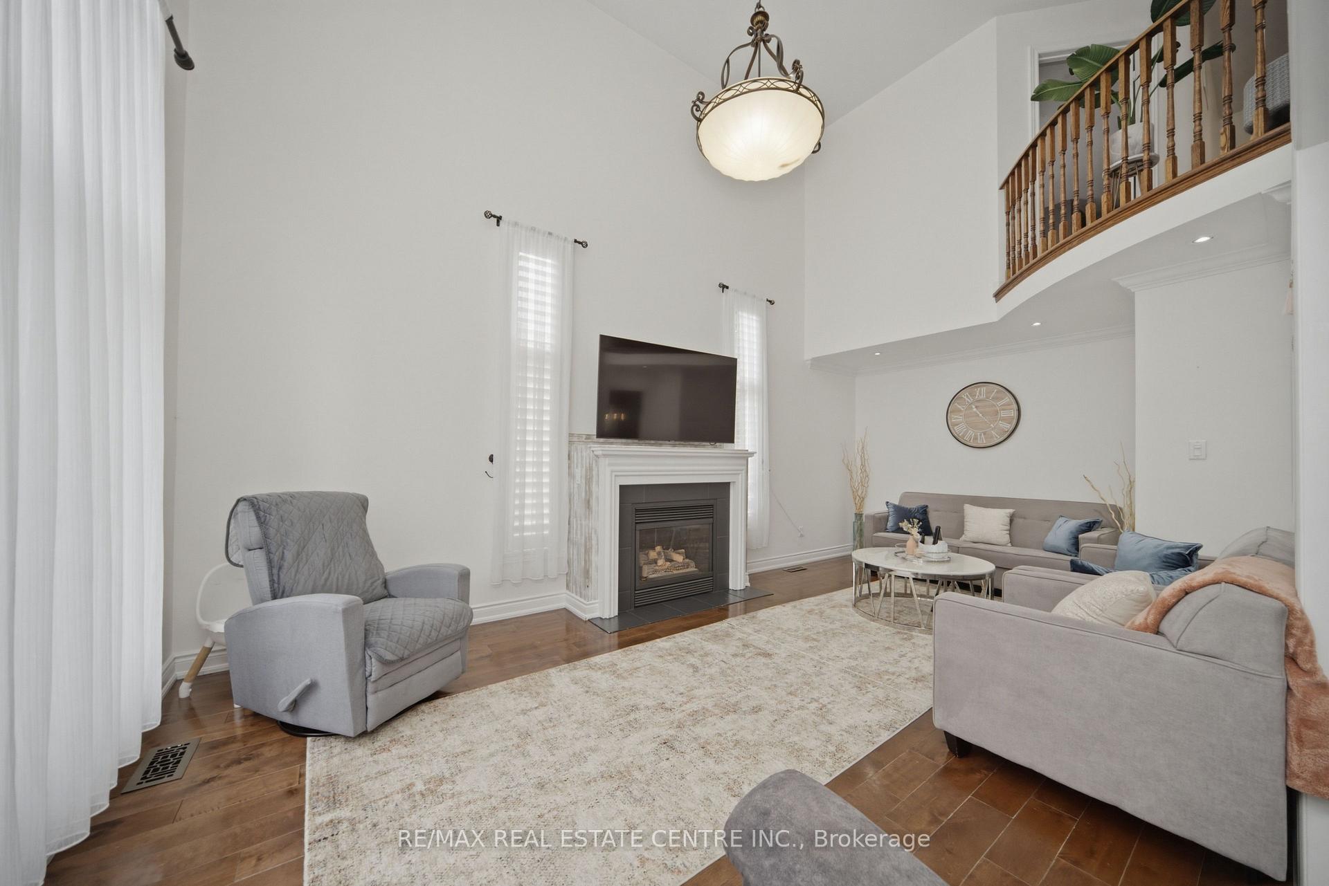 Photo 15 of 49 Miller Drive, Halton Hills, Georgetown — HOMEH
