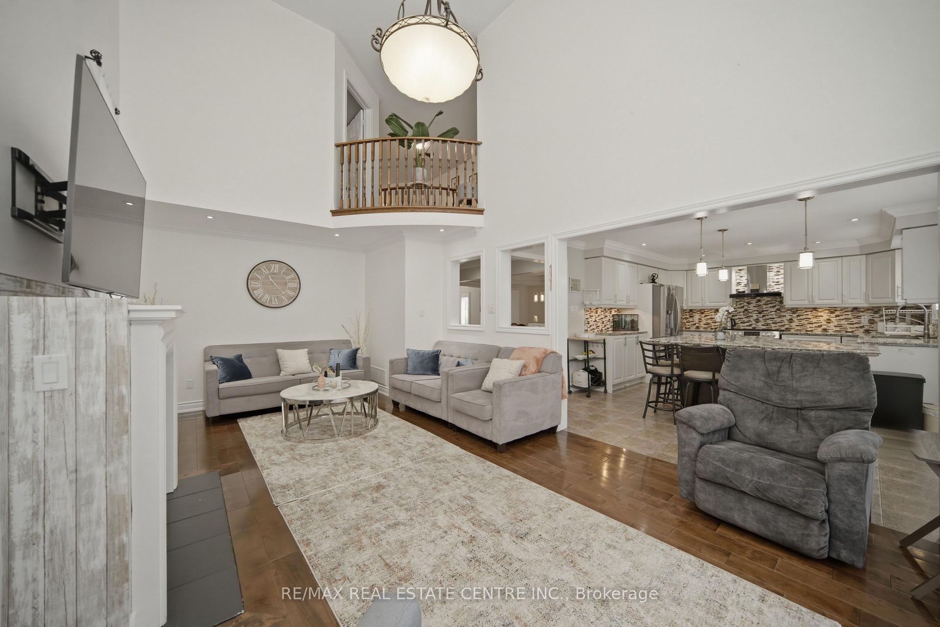 Photo 16 of 49 Miller Drive, Halton Hills, Georgetown — HOMEH