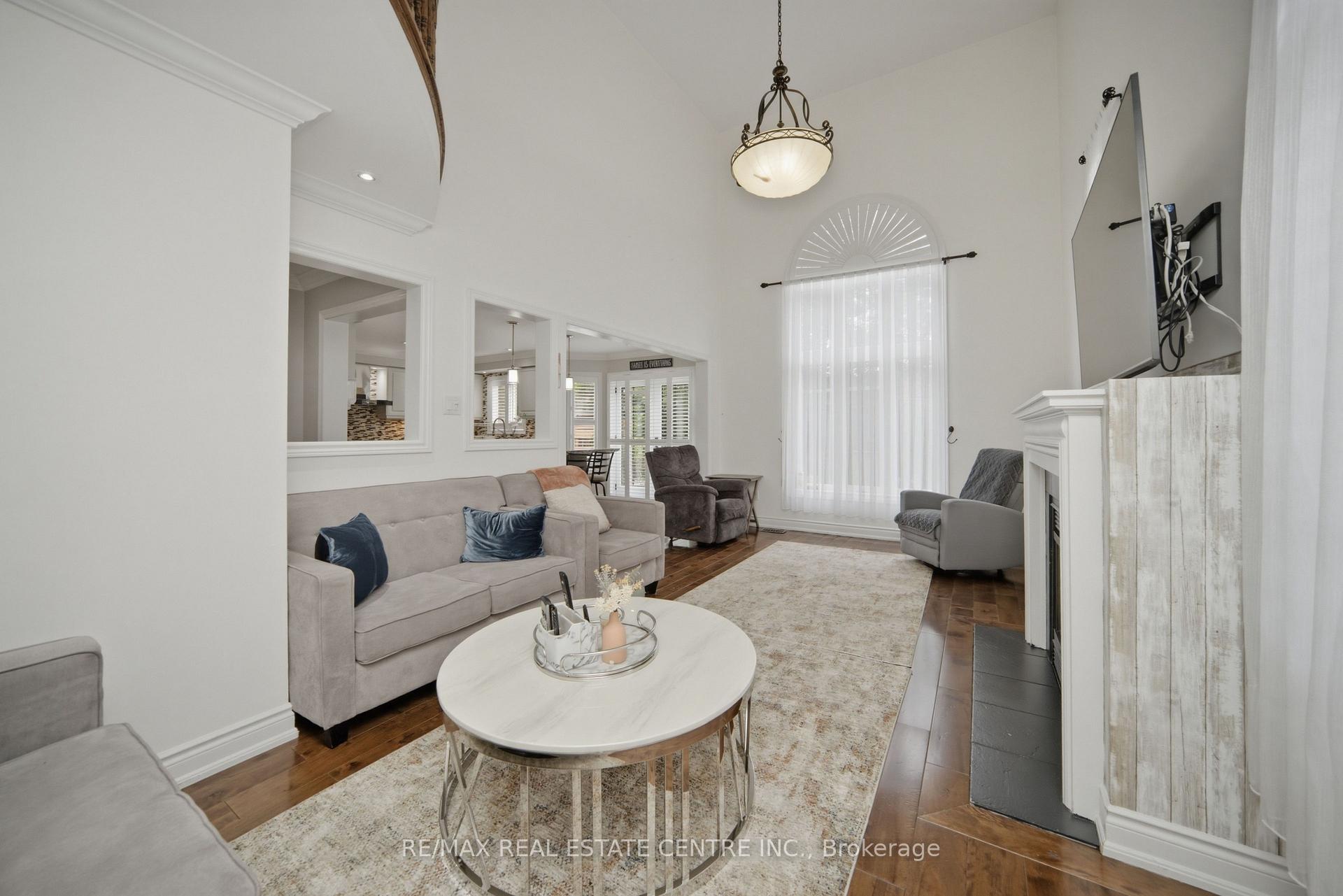 Photo 17 of 49 Miller Drive, Halton Hills, Georgetown — HOMEH