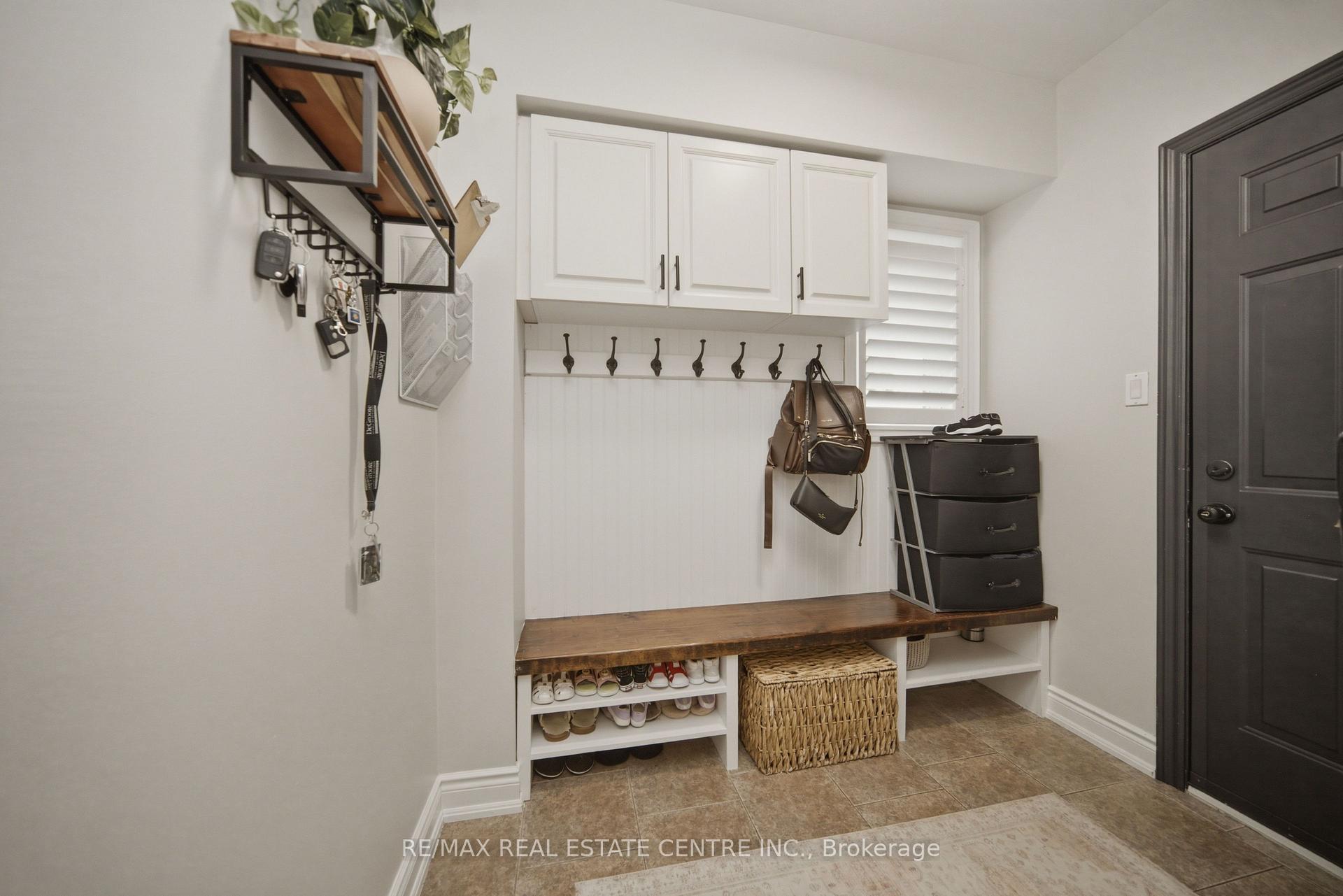 Photo 20 of 49 Miller Drive, Halton Hills, Georgetown — HOMEH