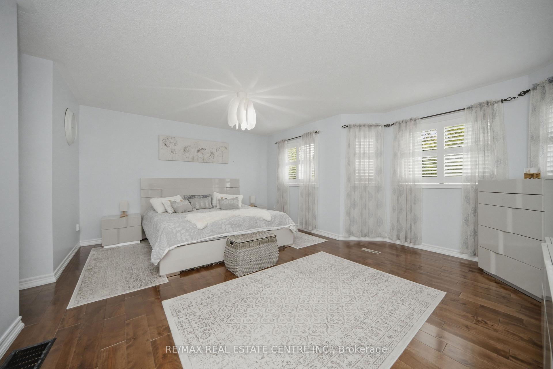 Photo 24 of 49 Miller Drive, Halton Hills, Georgetown — HOMEH
