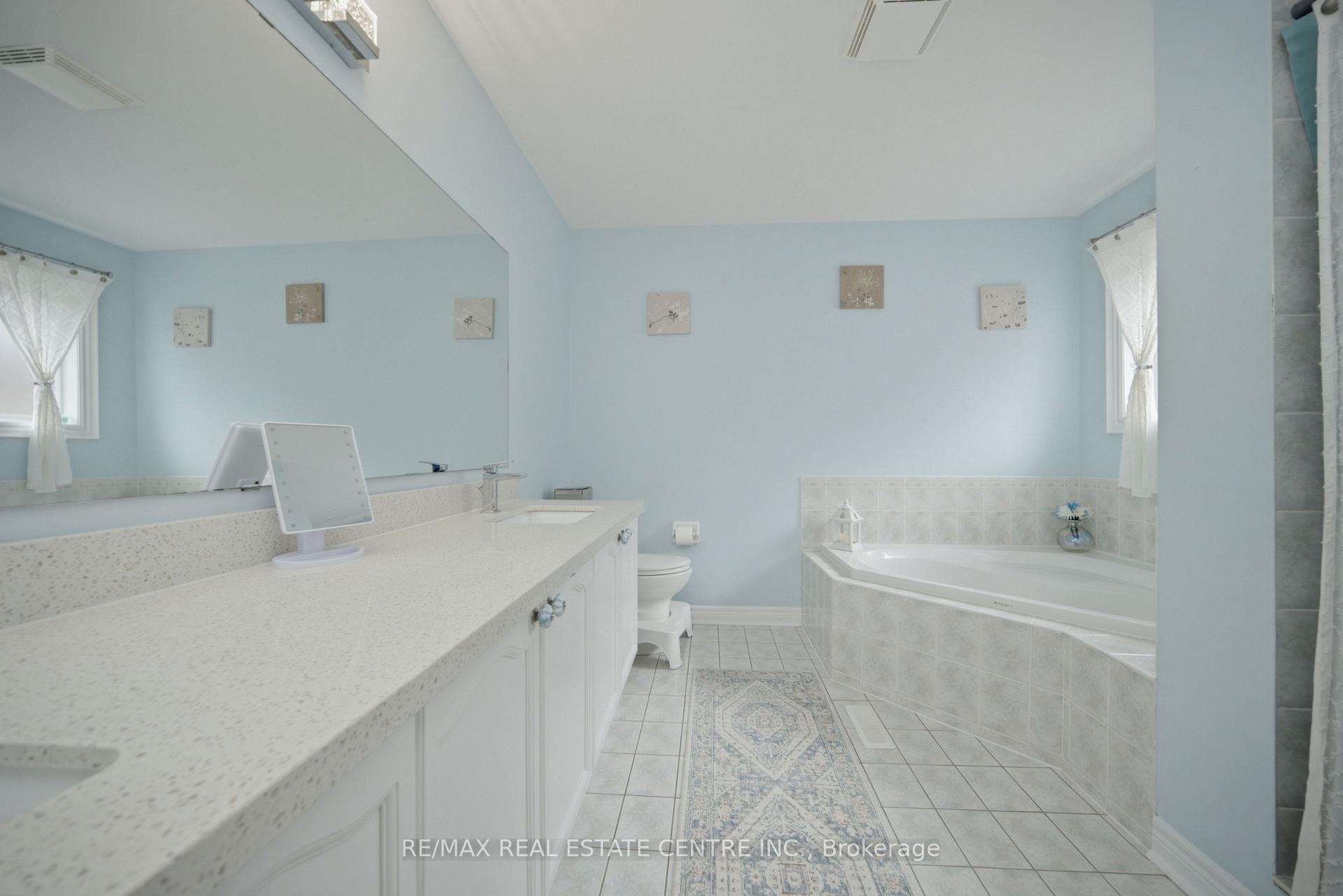 Photo 25 of 49 Miller Drive, Halton Hills, Georgetown — HOMEH