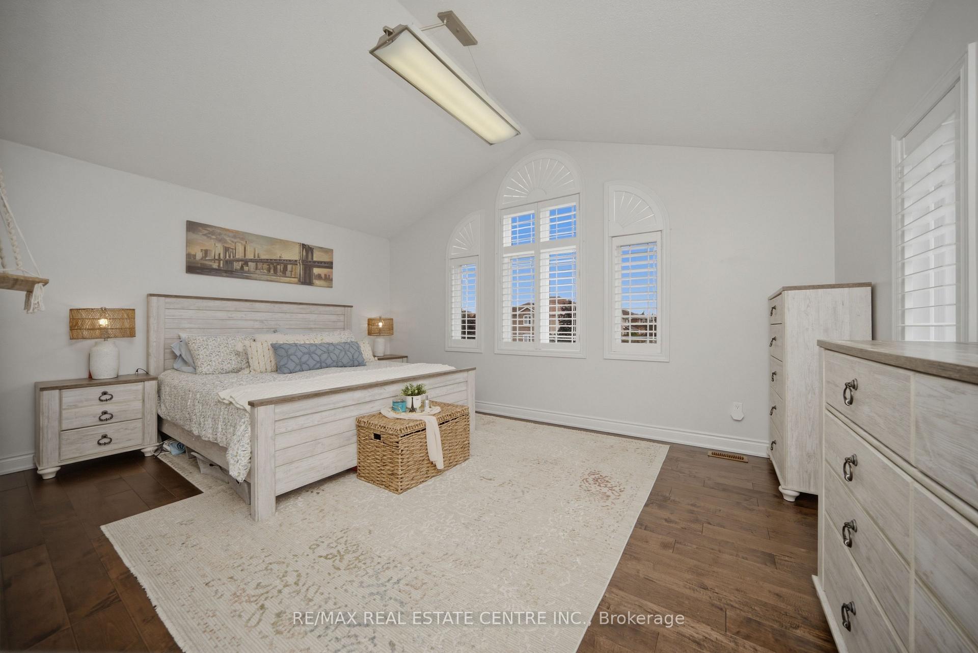 Photo 34 of 49 Miller Drive, Halton Hills, Georgetown — HOMEH