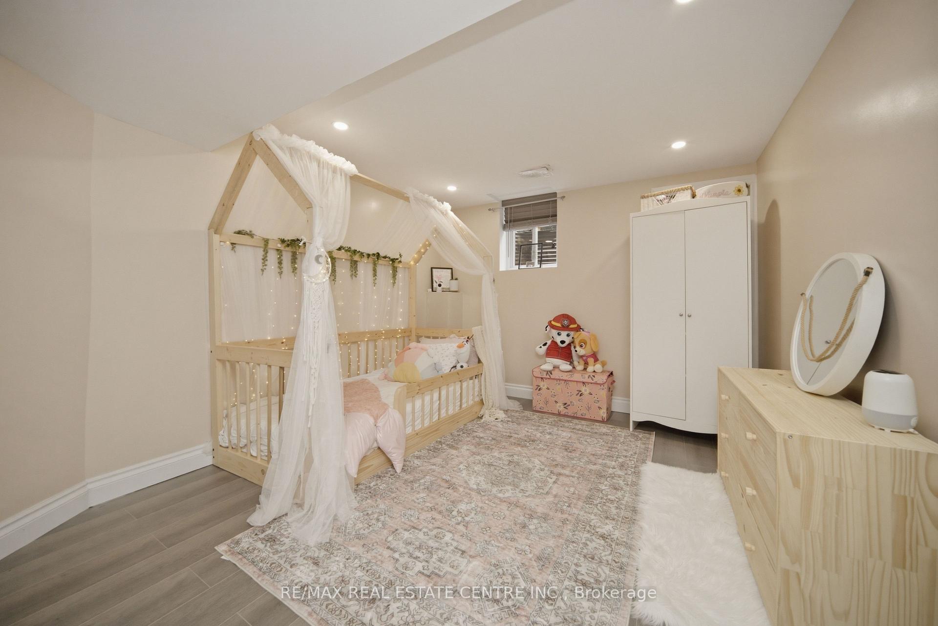Photo 42 of 49 Miller Drive, Halton Hills, Georgetown — HOMEH