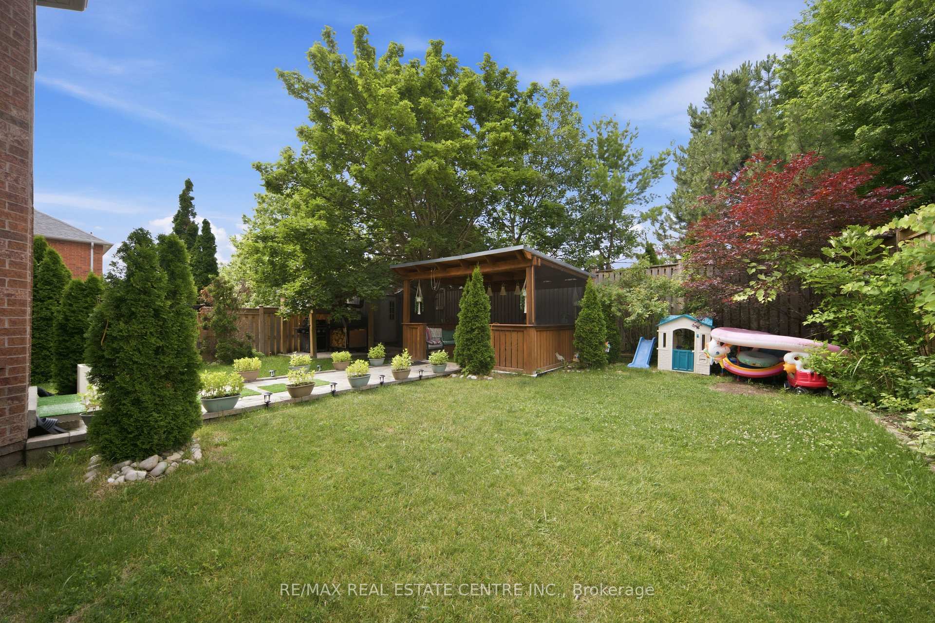 Photo 46 of 49 Miller Drive, Halton Hills, Georgetown — HOMEH