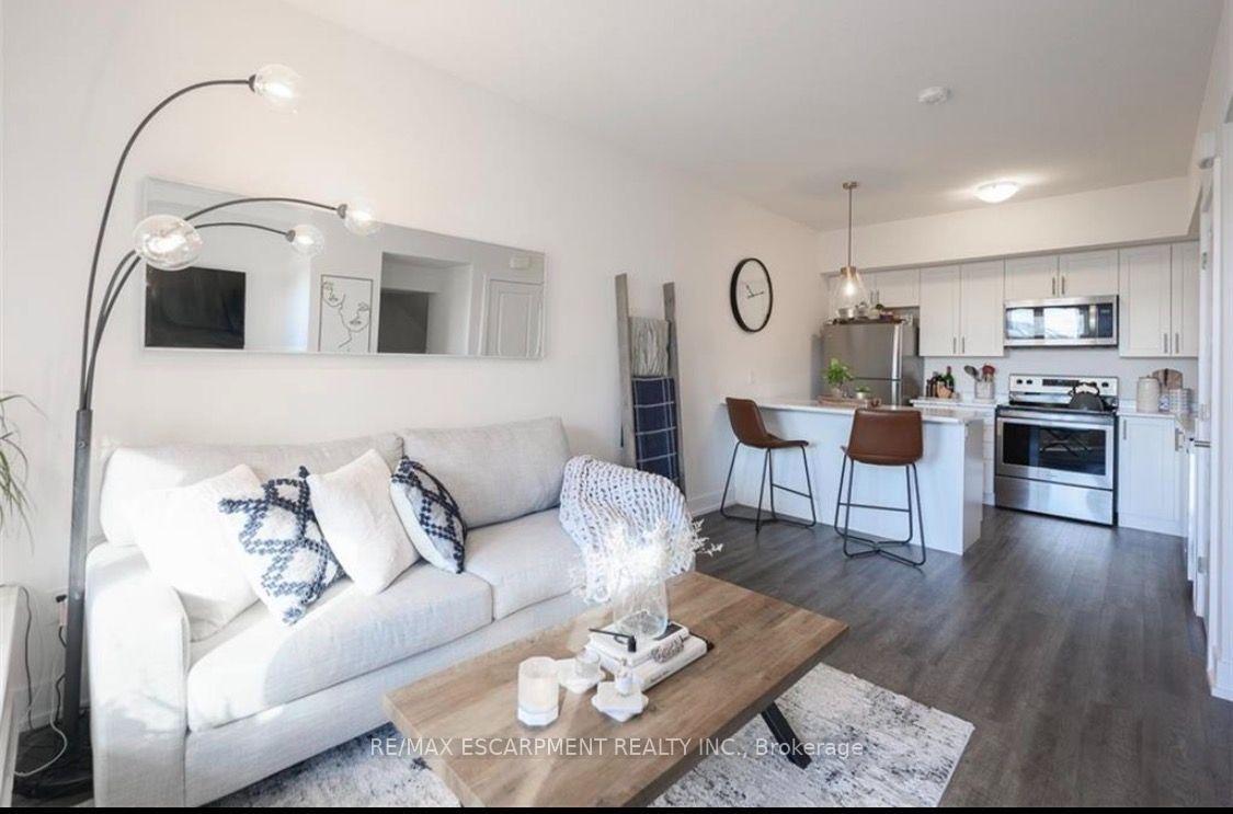 Photo 2 of Unit 14, 261 Skinner Road, Hamilton, Waterdown — HOMEH