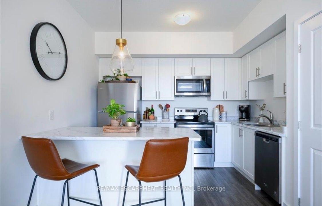 Photo 3 of Unit 14, 261 Skinner Road, Hamilton, Waterdown — HOMEH
